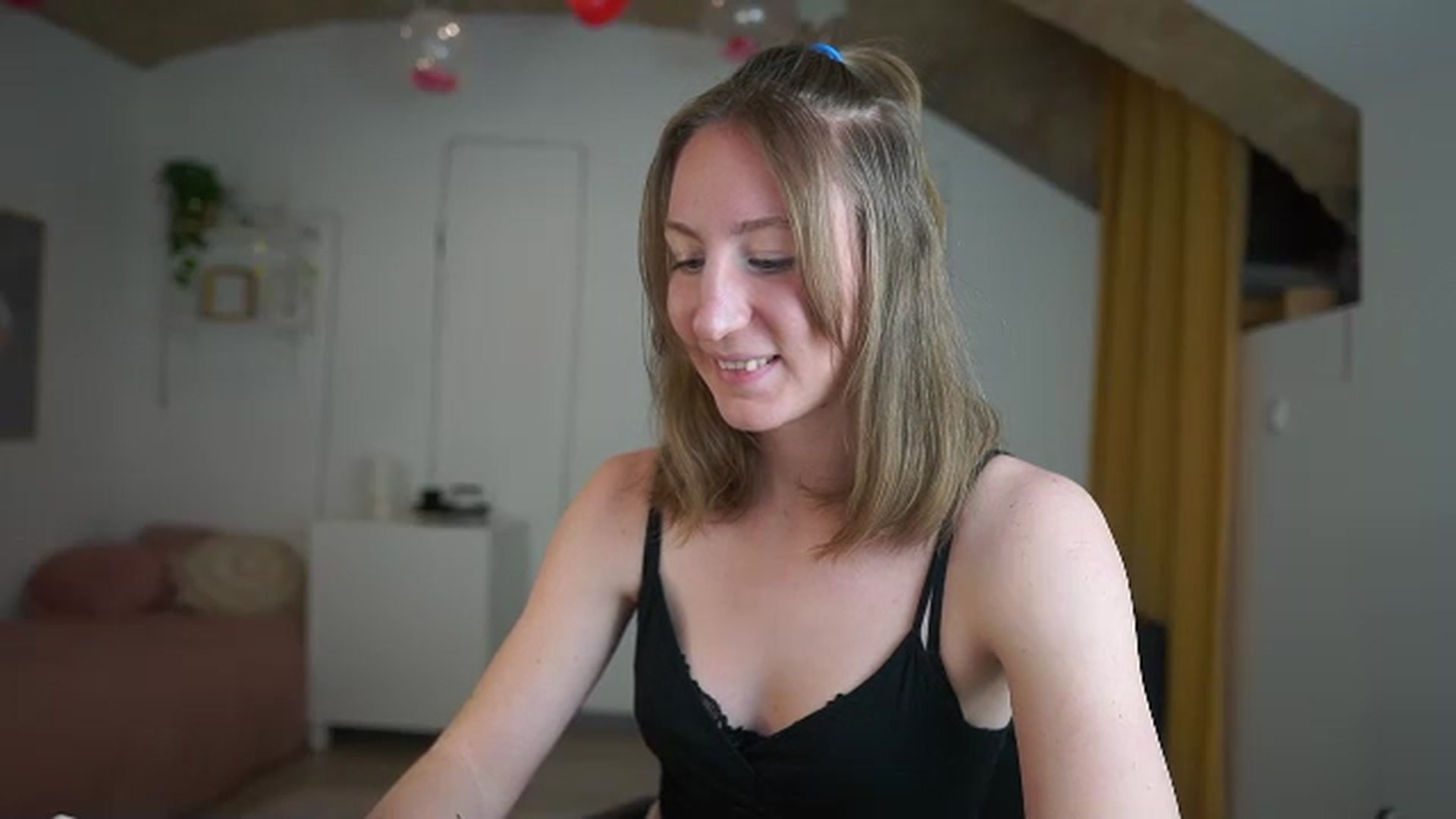 Gallery image thumbnail from Samantha_Snt's myfreecams stream on, 03/03/2024, 12:57 image 12 of 20