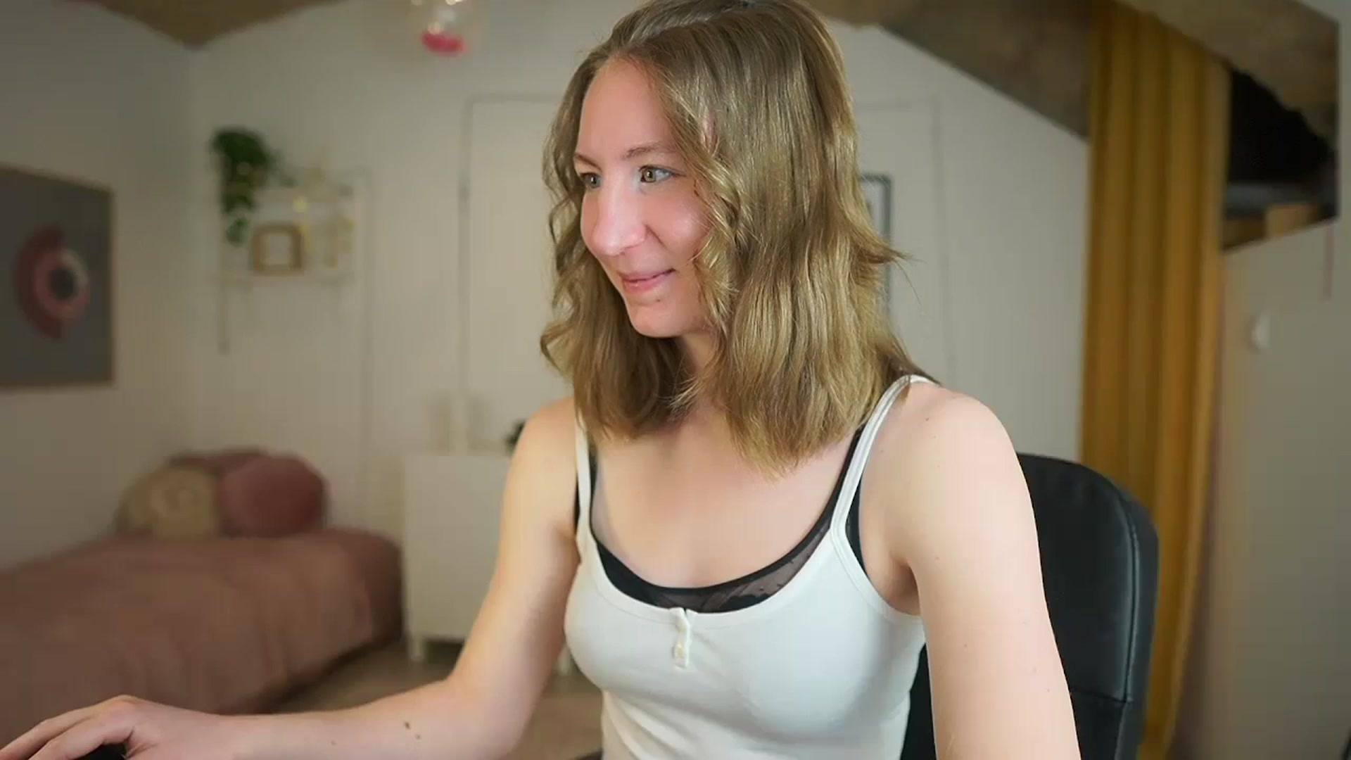Gallery image thumbnail from Samantha_Snt's myfreecams stream on, 03/08/2024, 10:48 image 15 of 20