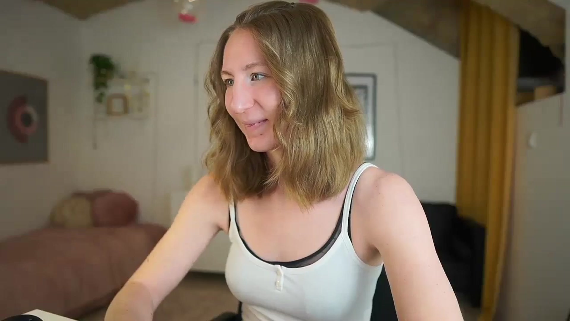 Gallery image thumbnail from Samantha_Snt's myfreecams stream on, 03/08/2024, 13:21 image 10 of 20