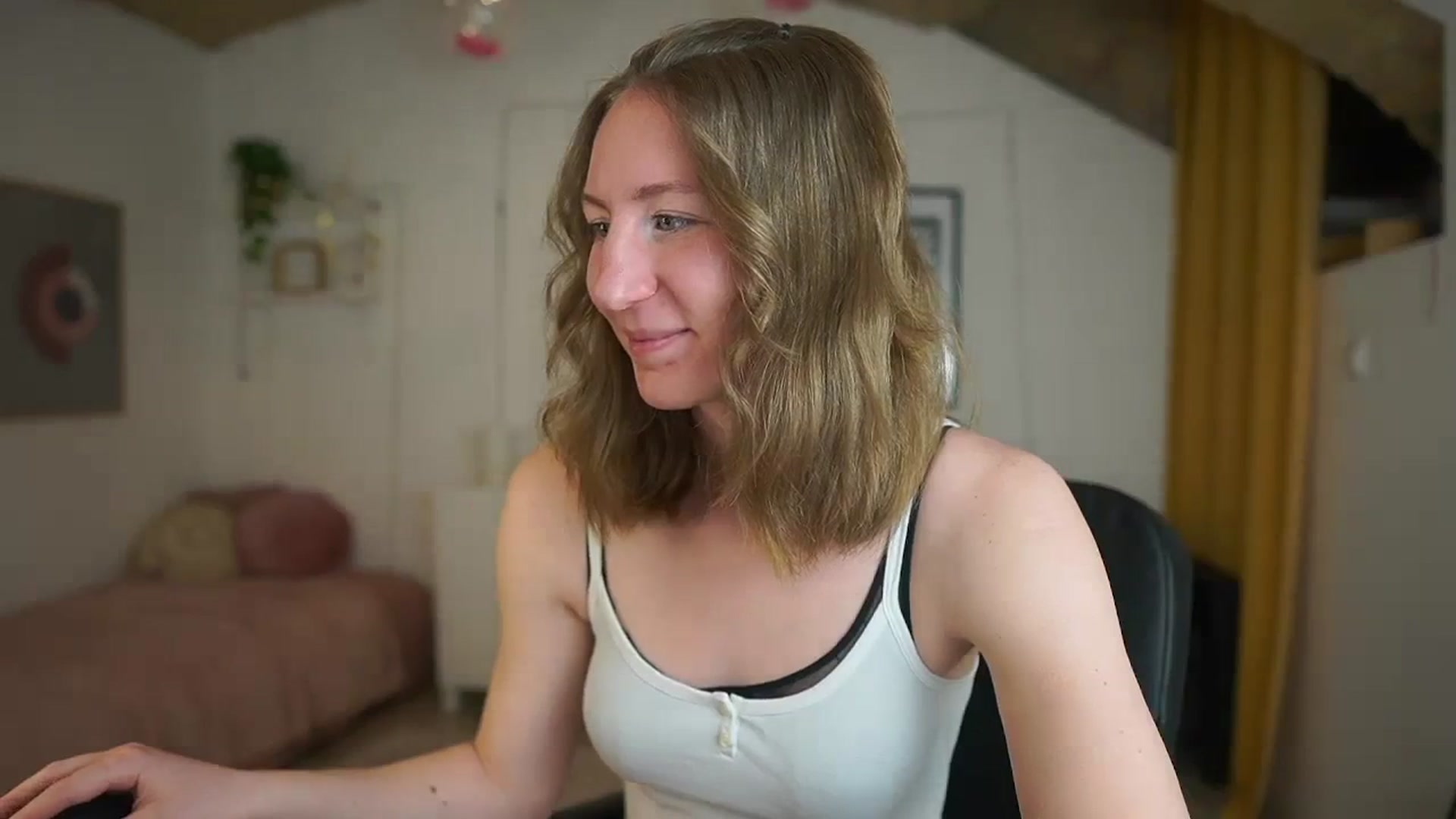 Gallery image thumbnail from Samantha_Snt's myfreecams stream on, 03/08/2024, 13:21 image 3 of 20
