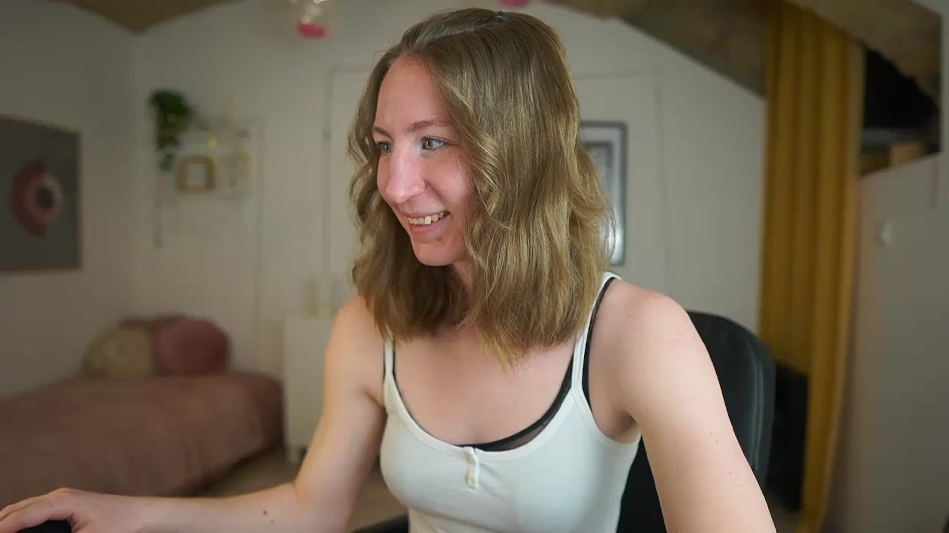 Gallery image thumbnail from Samantha_Snt's myfreecams stream on, 03/08/2024, 13:21 image 1 of 20