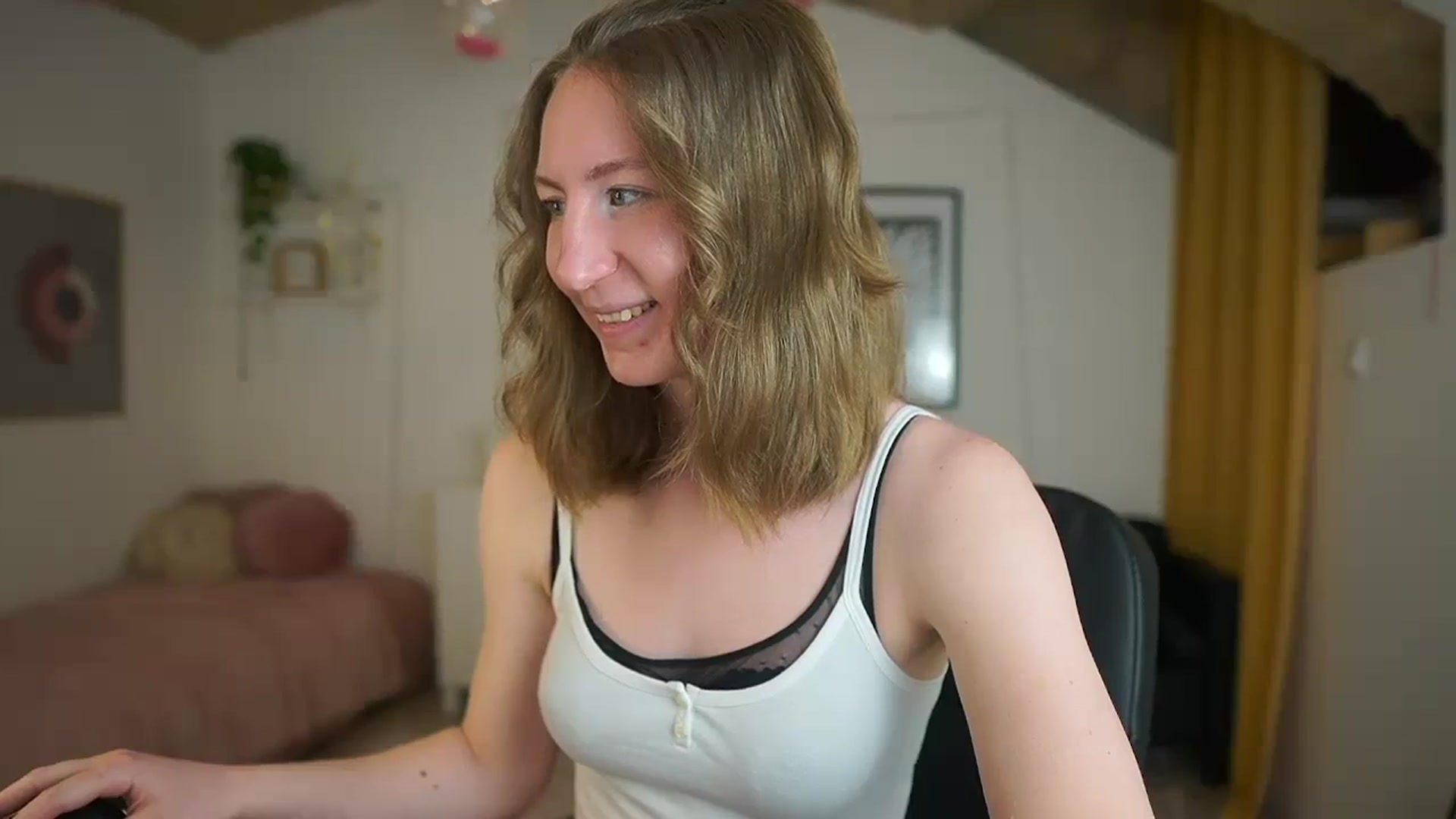 Gallery image thumbnail from Samantha_Snt's myfreecams stream on, 03/08/2024, 13:21 image 5 of 20