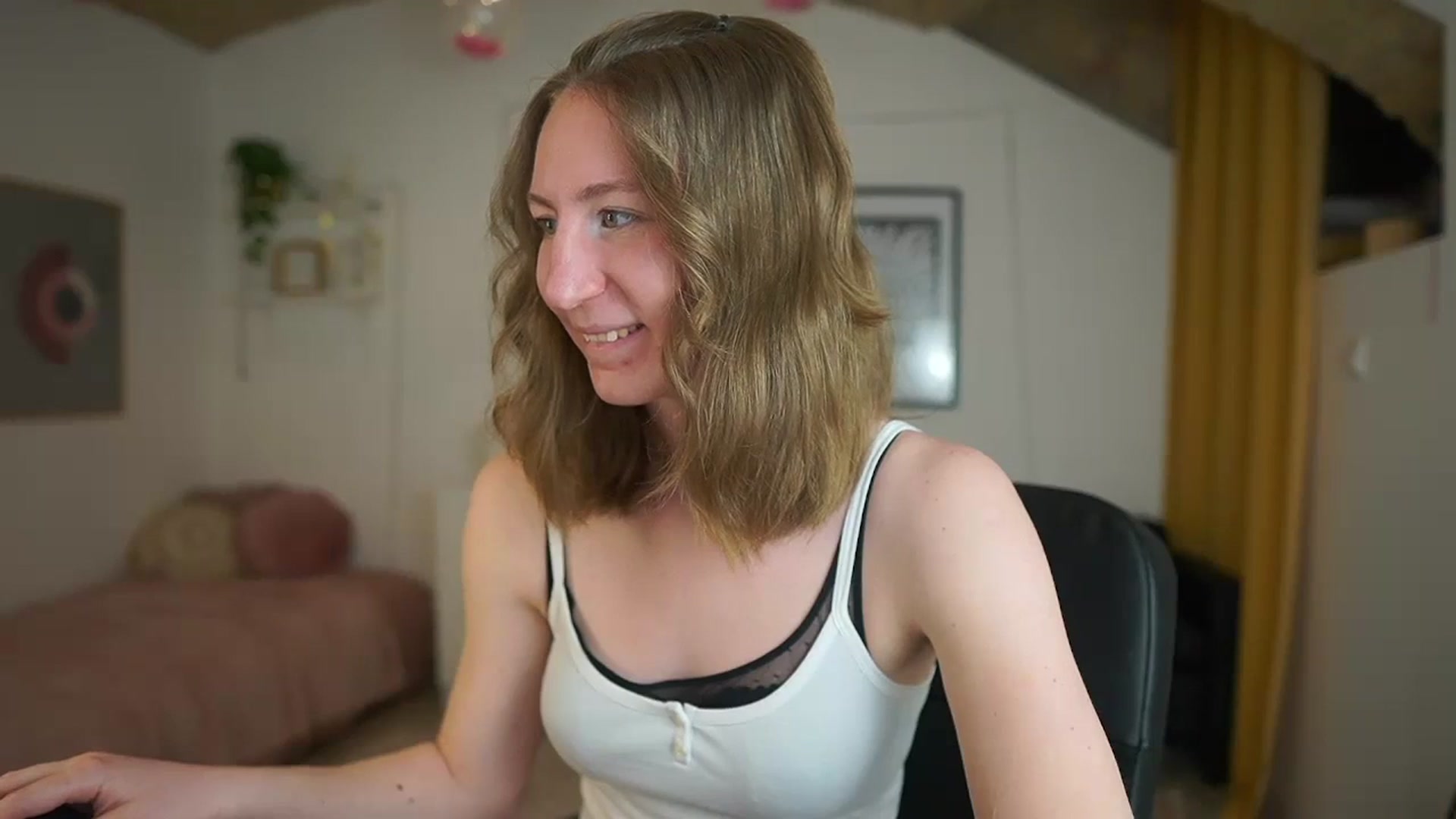 Gallery image thumbnail from Samantha_Snt's myfreecams stream on, 03/08/2024, 13:21 image 6 of 20