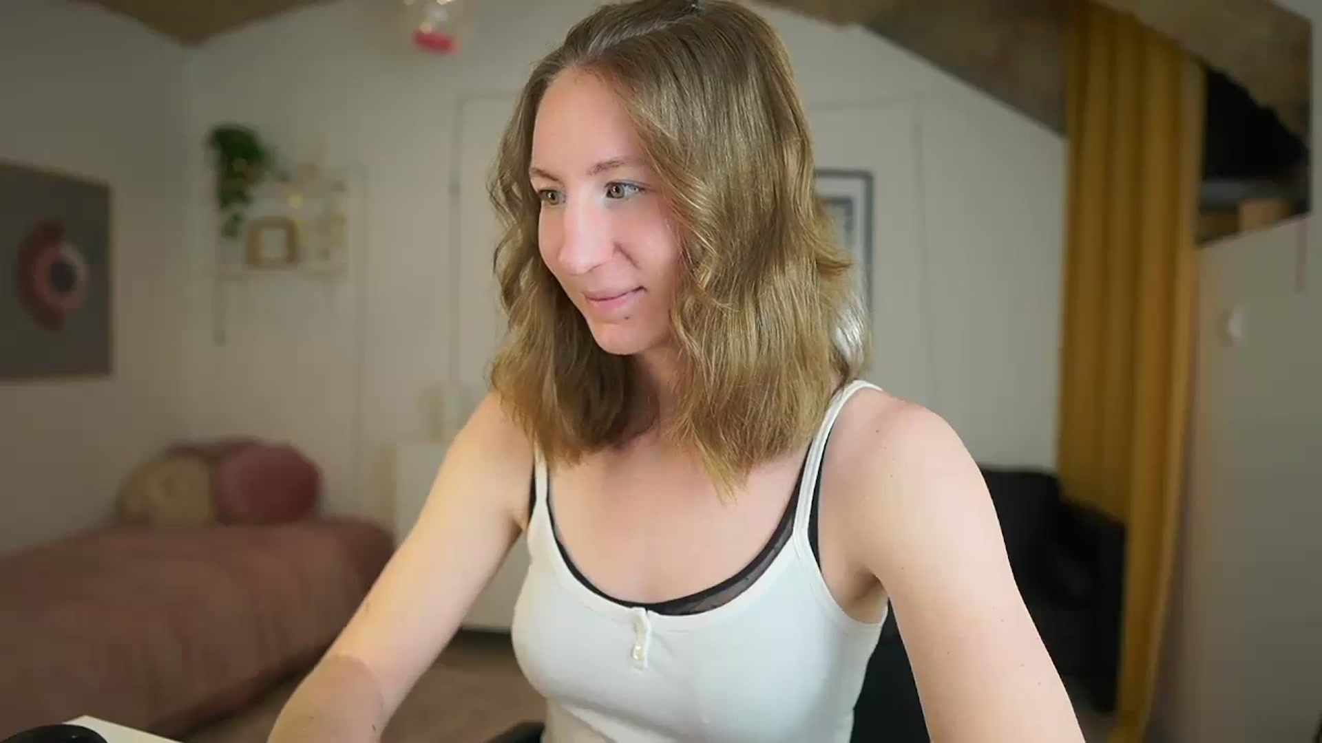 Gallery image thumbnail from Samantha_Snt's myfreecams stream on, 03/08/2024, 13:21 image 14 of 20