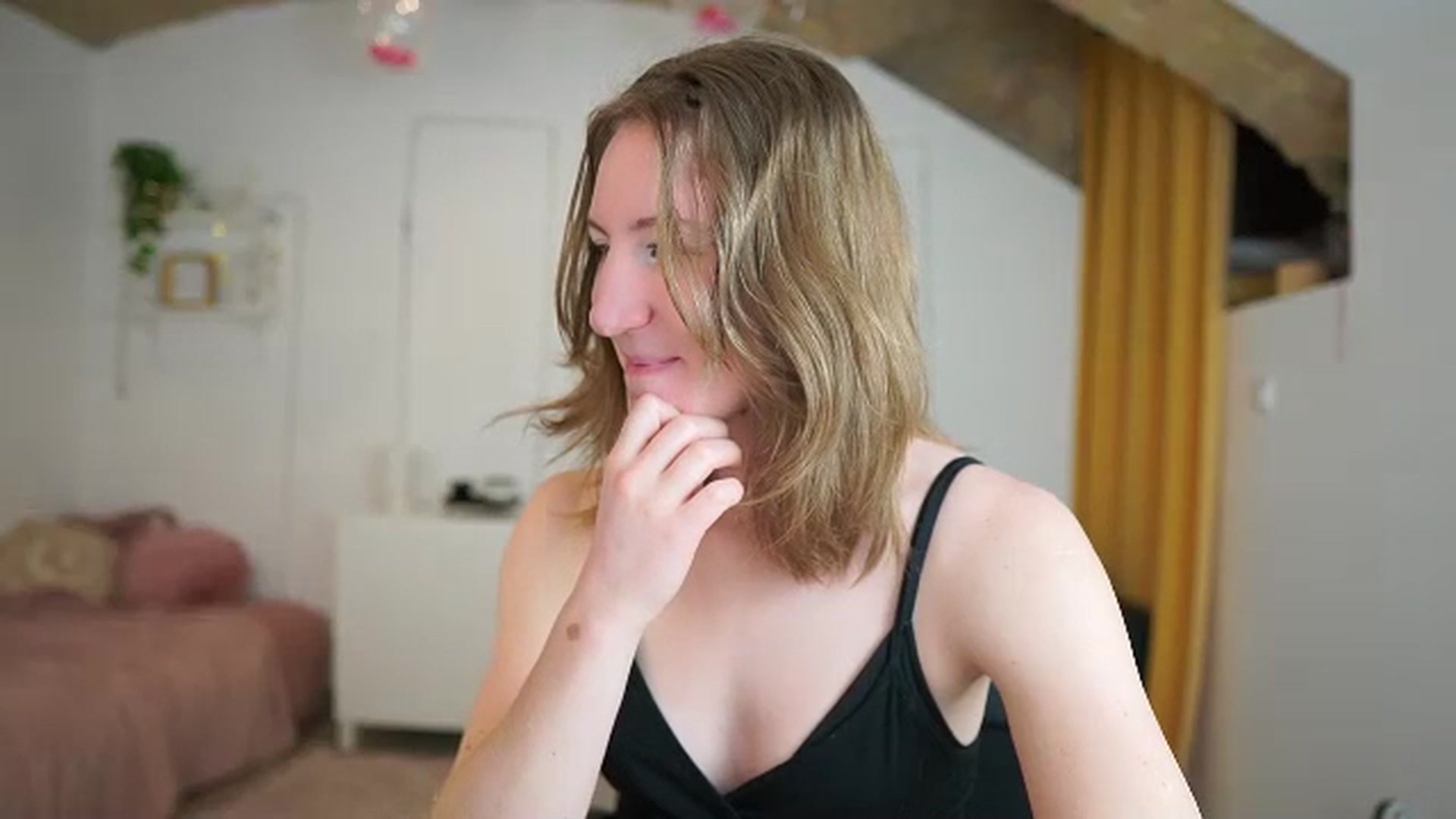 Gallery image thumbnail from Samantha_Snt's myfreecams stream on, 03/13/2024, 11:18 image 8 of 20
