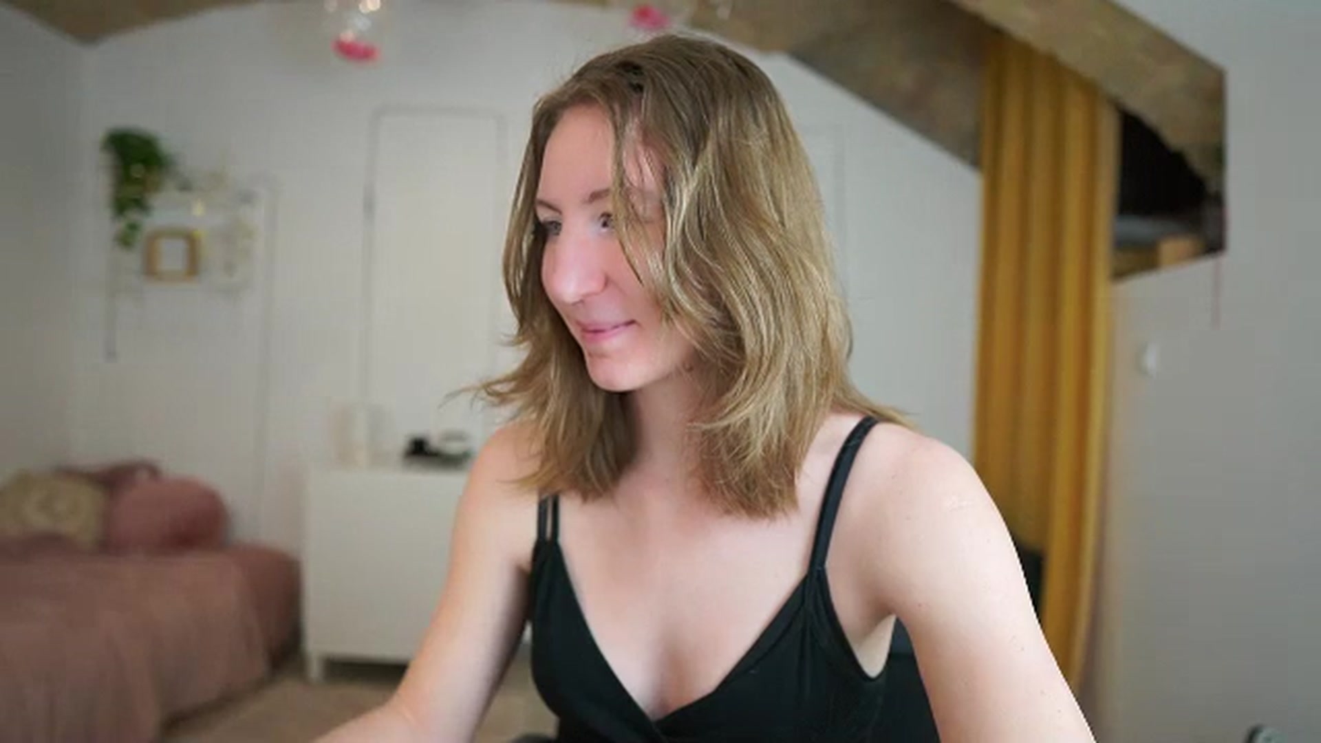 Gallery image thumbnail from Samantha_Snt's myfreecams stream on, 03/13/2024, 11:18 image 2 of 20