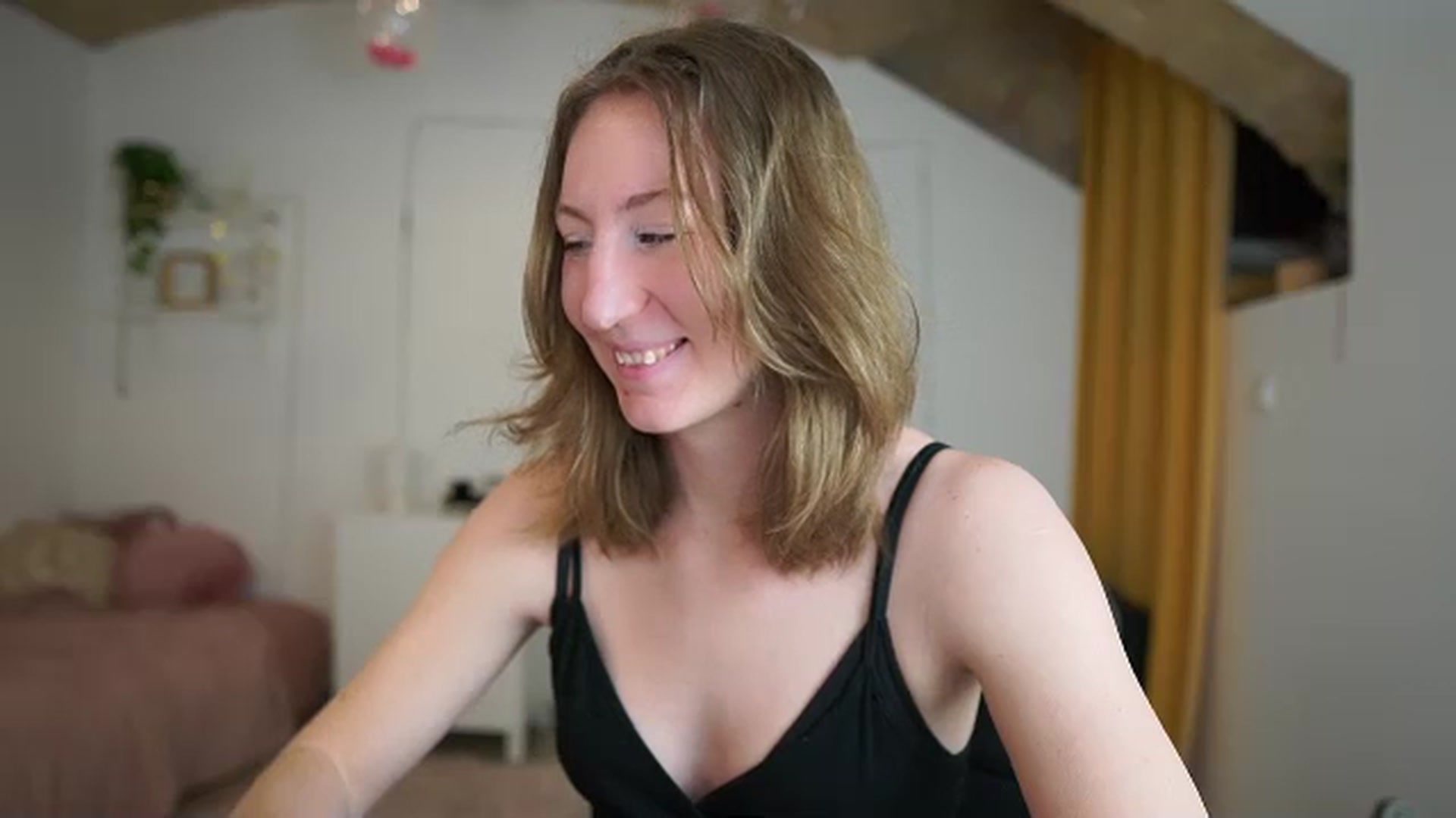 Gallery image thumbnail from Samantha_Snt's myfreecams stream on, 03/13/2024, 11:18 image 18 of 20