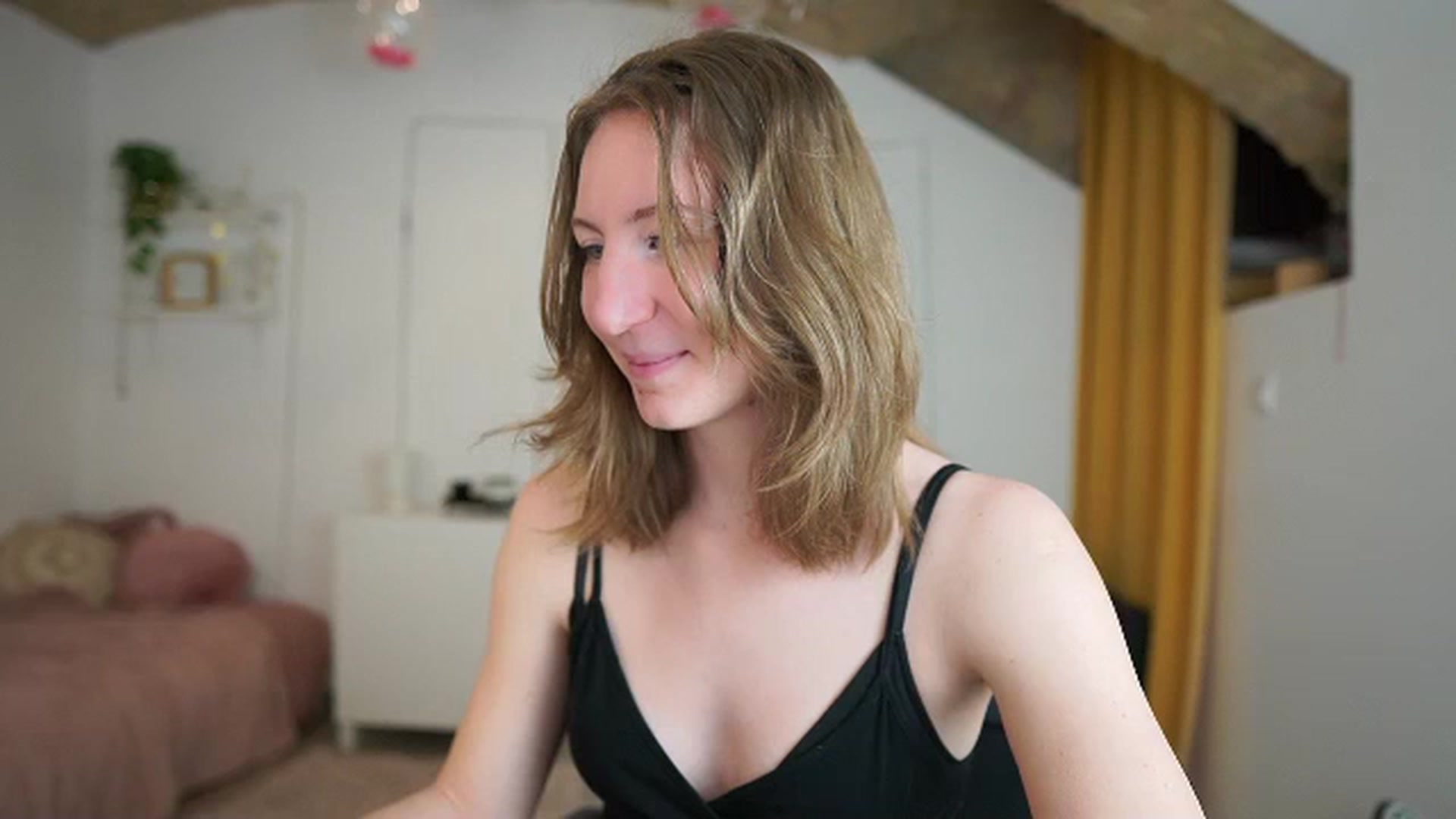 Gallery image thumbnail from Samantha_Snt's myfreecams stream on, 03/13/2024, 11:18 image 7 of 20