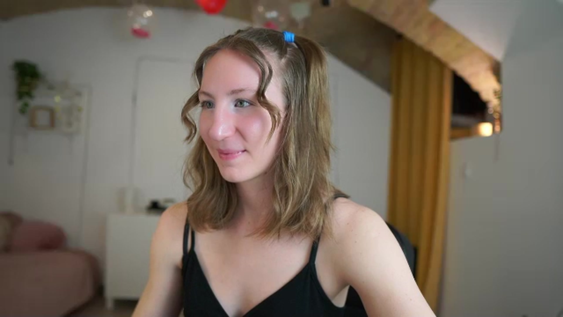 Gallery image thumbnail from Samantha_Snt's myfreecams stream on, 03/15/2024, 14:51 image 17 of 20