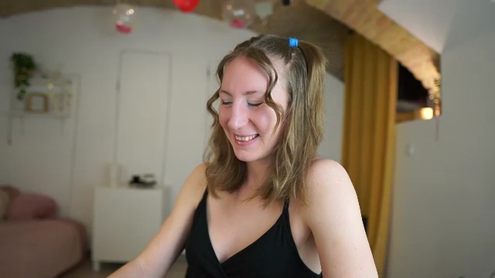 Gallery image thumbnail from Samantha_Snt's myfreecams stream on, 03/15/2024, 14:51 image 6 of 20