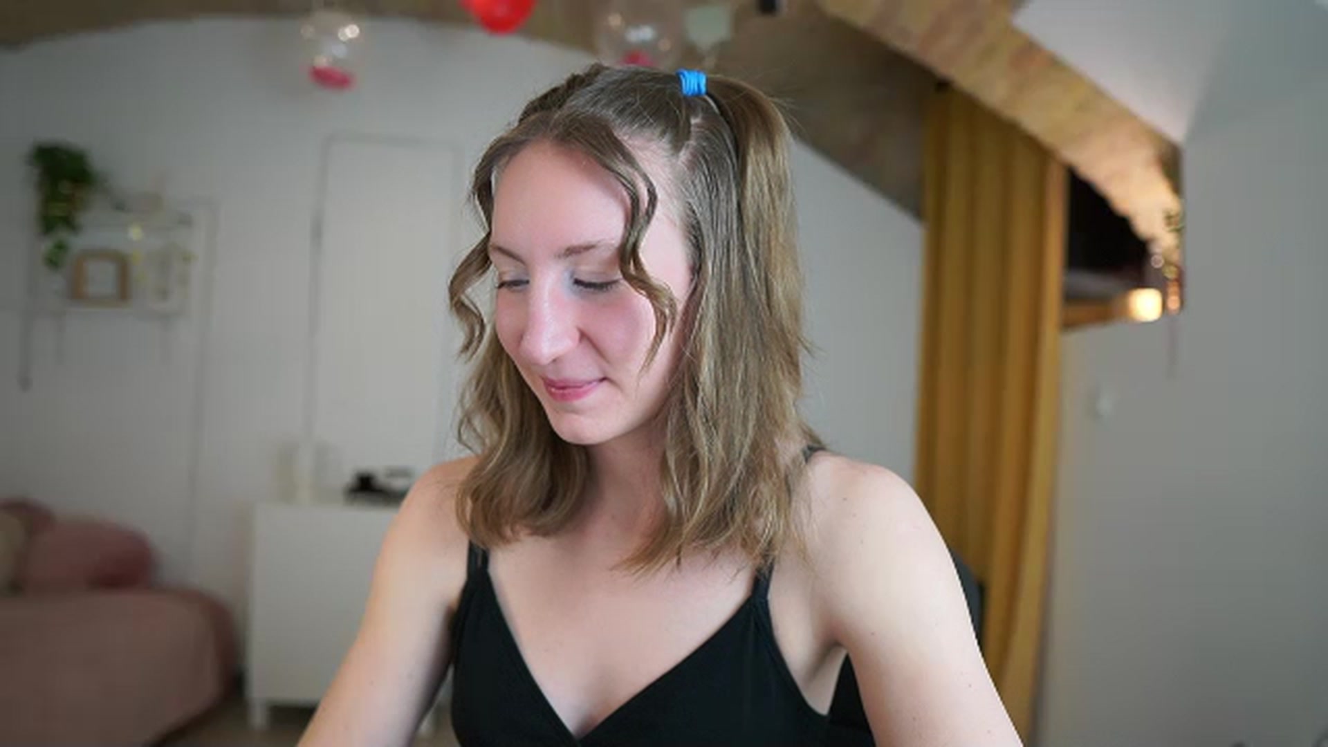 Gallery image thumbnail from Samantha_Snt's myfreecams stream on, 03/15/2024, 14:51 image 14 of 20