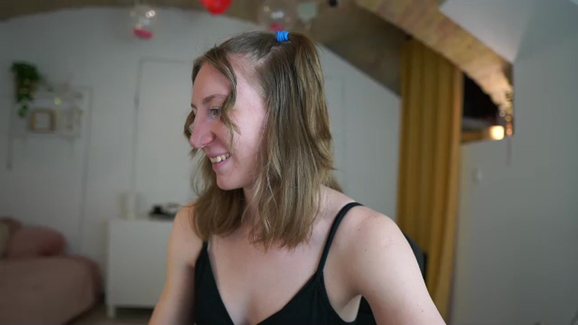 Gallery image thumbnail from Samantha_Snt's myfreecams stream on, 03/15/2024, 17:12 image 15 of 20