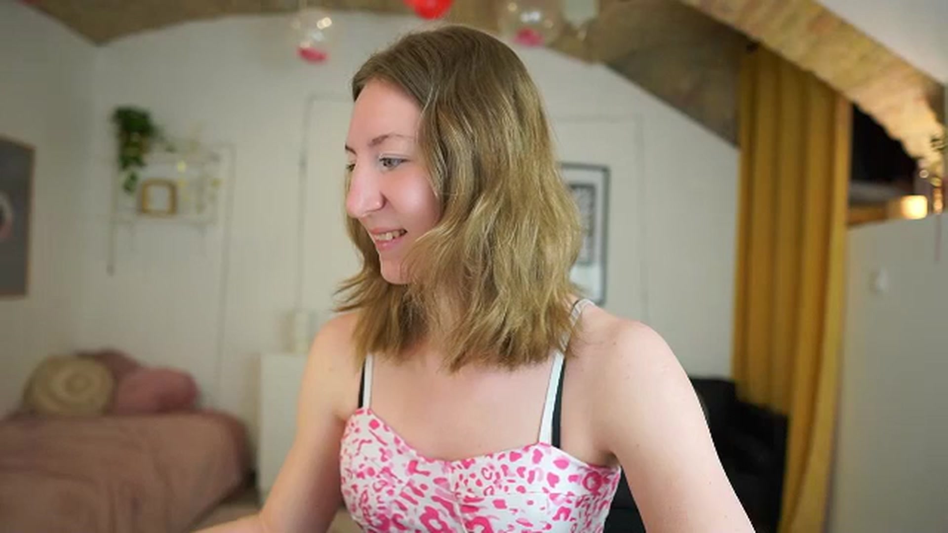 Gallery image thumbnail from Samantha_Snt's myfreecams stream on, 03/17/2024, 09:43 image 14 of 20