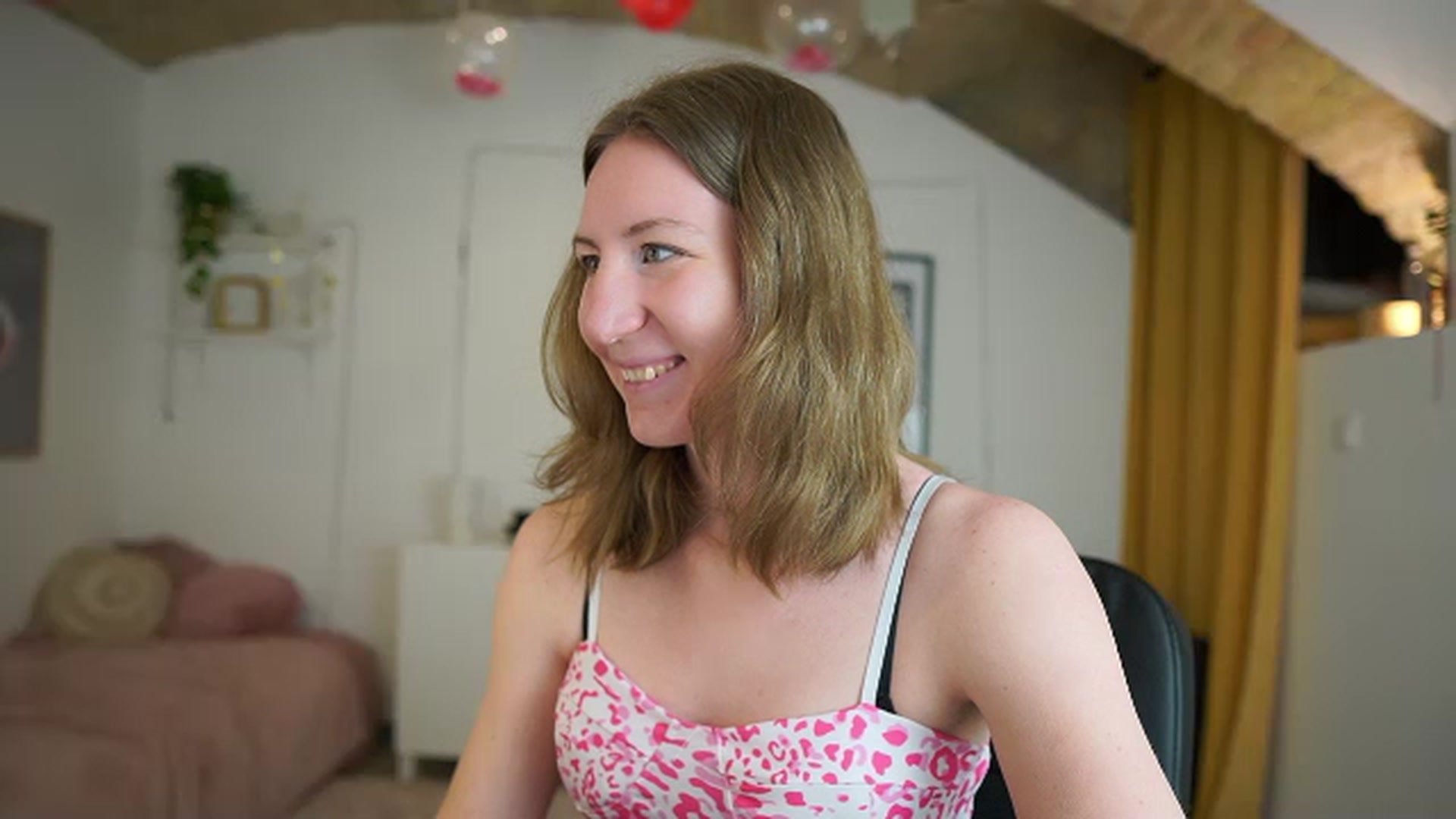 Gallery image thumbnail from Samantha_Snt's myfreecams stream on, 03/17/2024, 14:18 image 11 of 20