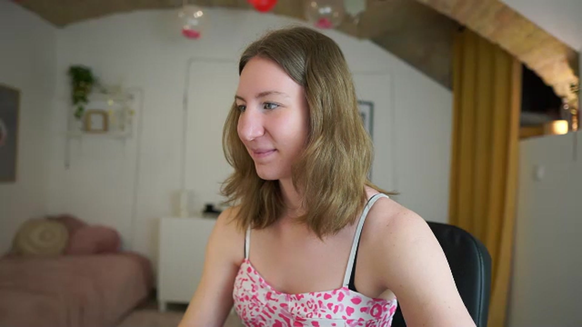 Gallery image thumbnail from Samantha_Snt's myfreecams stream on, 03/17/2024, 14:18 image 7 of 20