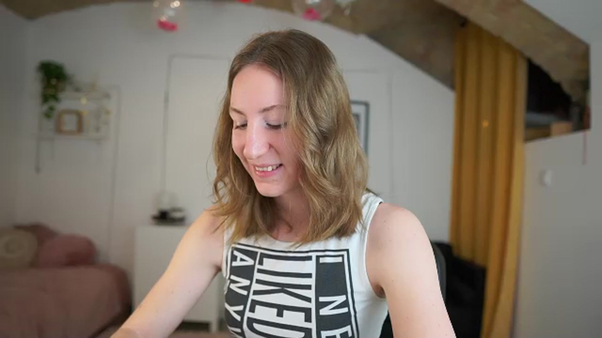 Gallery image thumbnail from Samantha_Snt's myfreecams stream on, 03/18/2024, 10:11 image 19 of 20