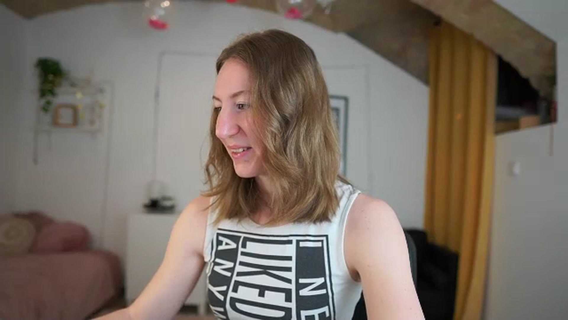 Gallery image thumbnail from Samantha_Snt's myfreecams stream on, 03/18/2024, 10:11 image 18 of 20