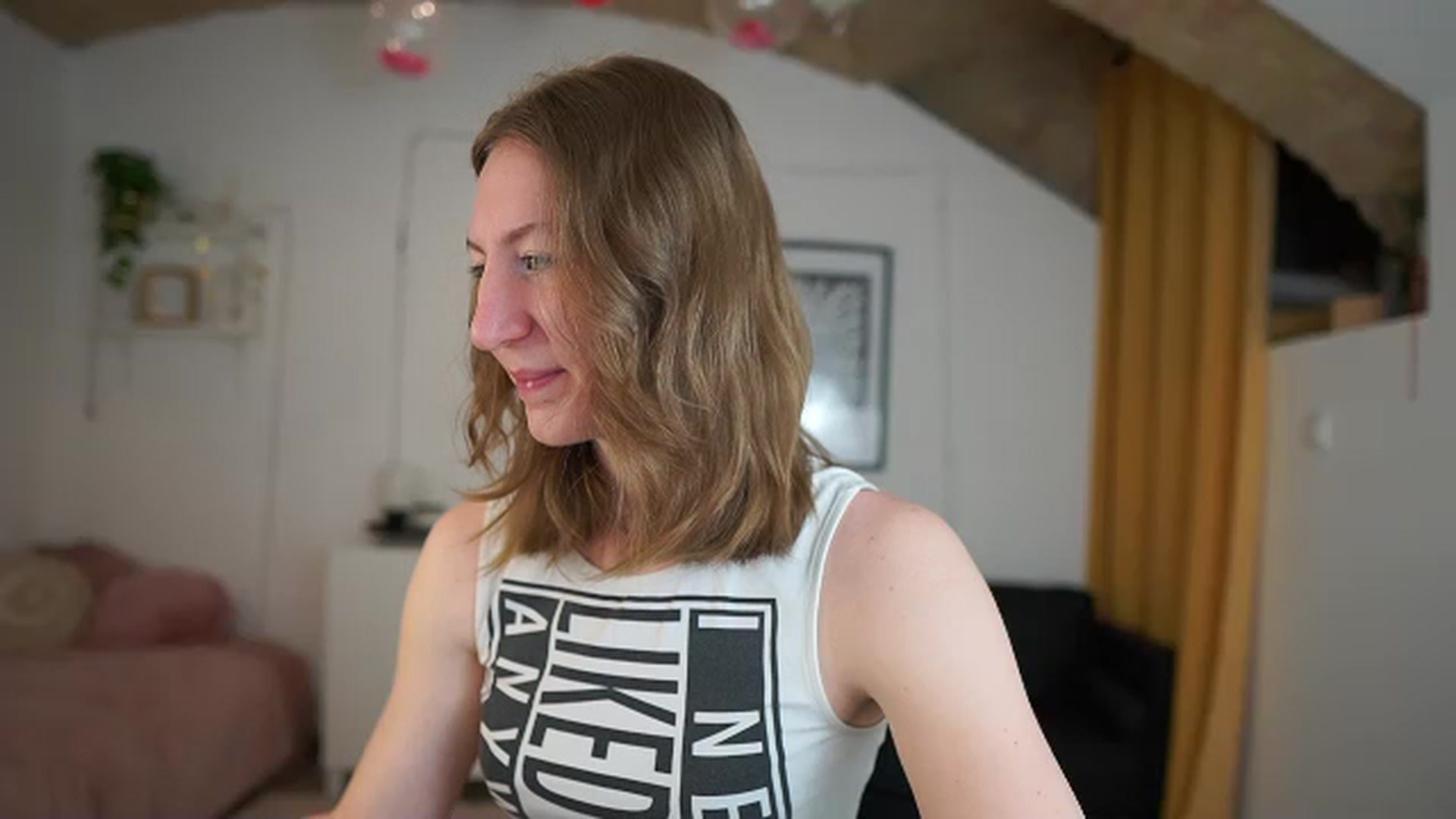Gallery image thumbnail from Samantha_Snt's myfreecams stream on, 03/18/2024, 10:11 image 9 of 20