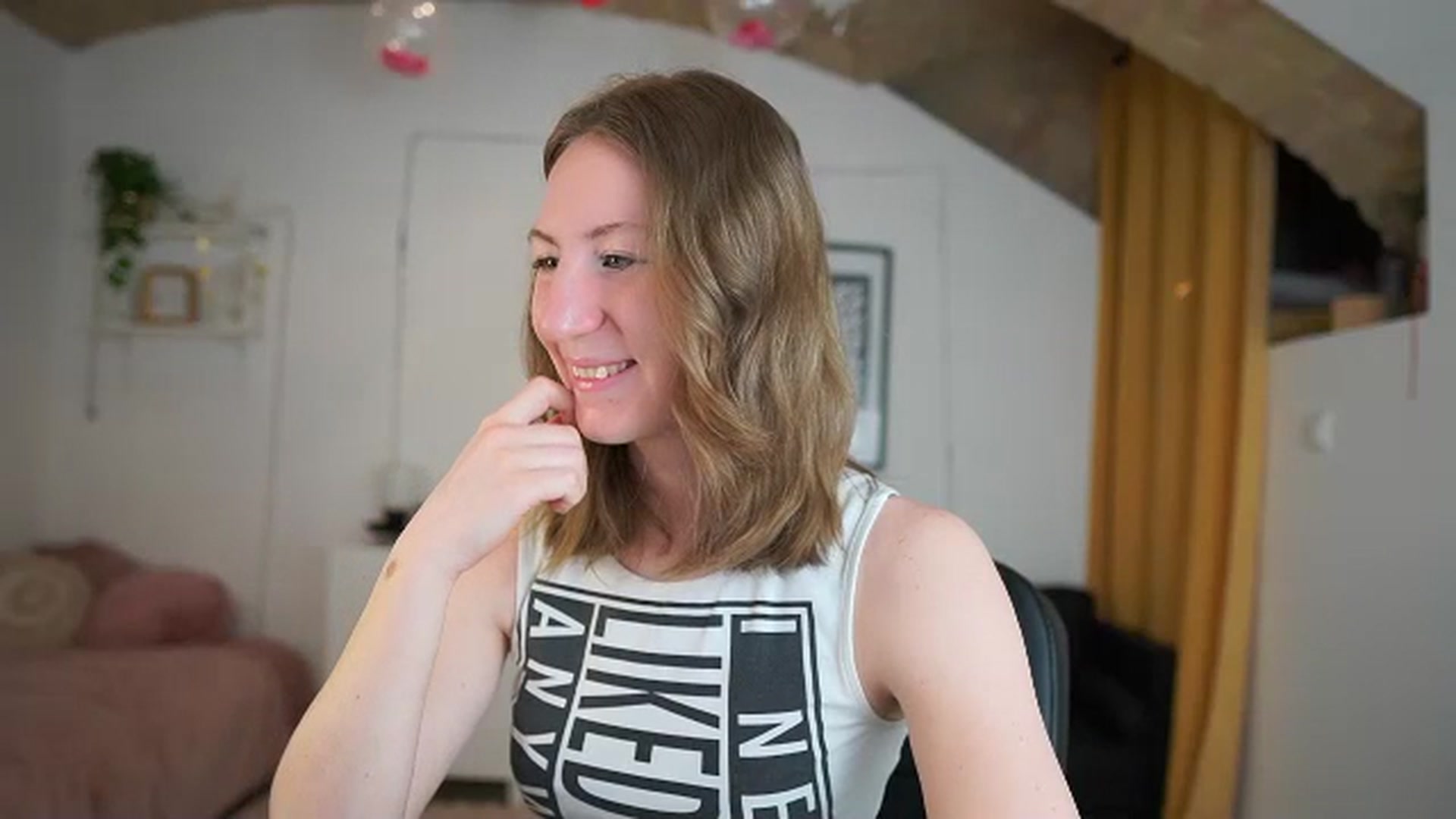 Gallery image thumbnail from Samantha_Snt's myfreecams stream on, 03/18/2024, 10:11 image 17 of 20