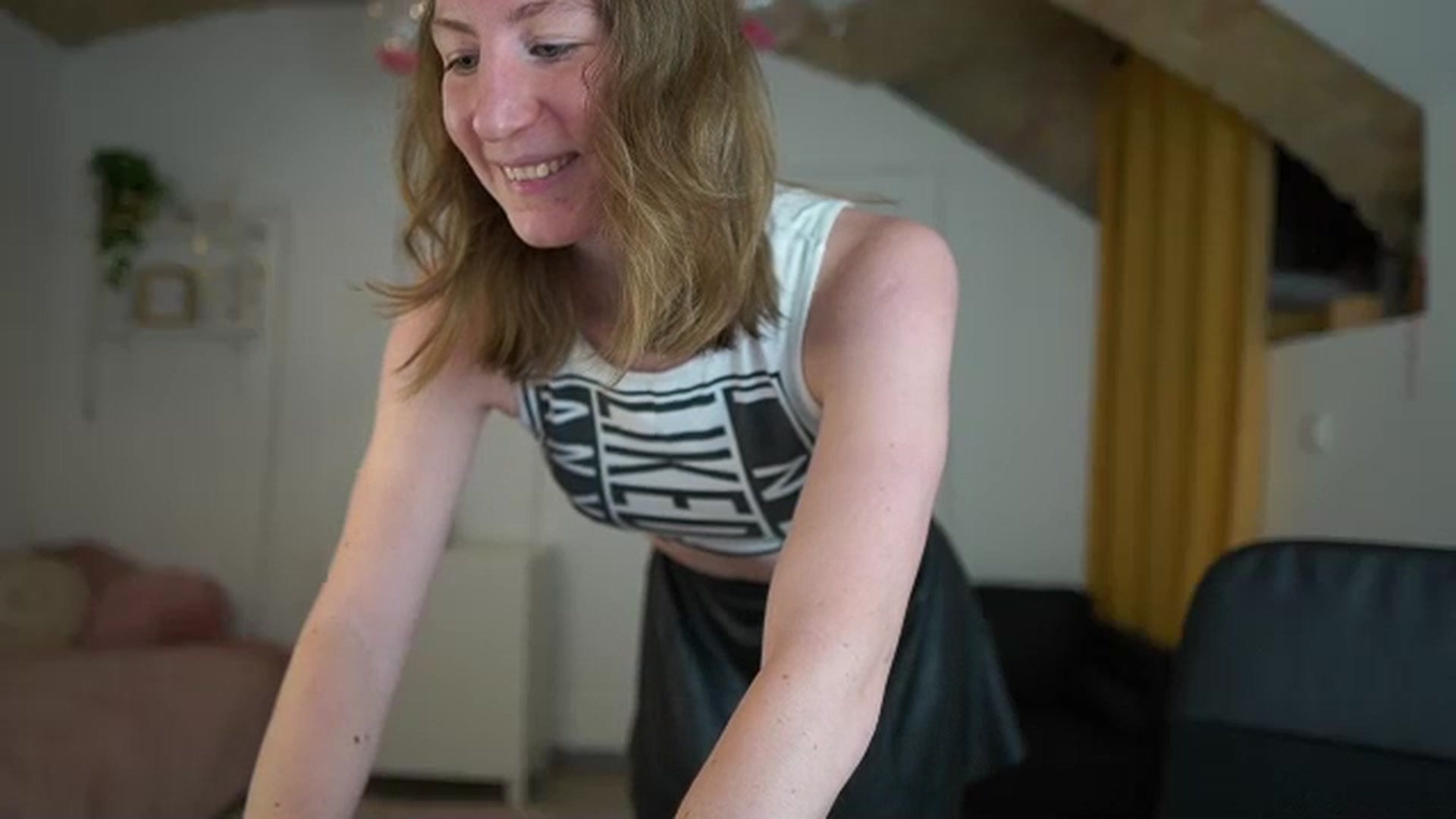 Gallery image thumbnail from Samantha_Snt's myfreecams stream on, 03/18/2024, 12:07 image 12 of 20