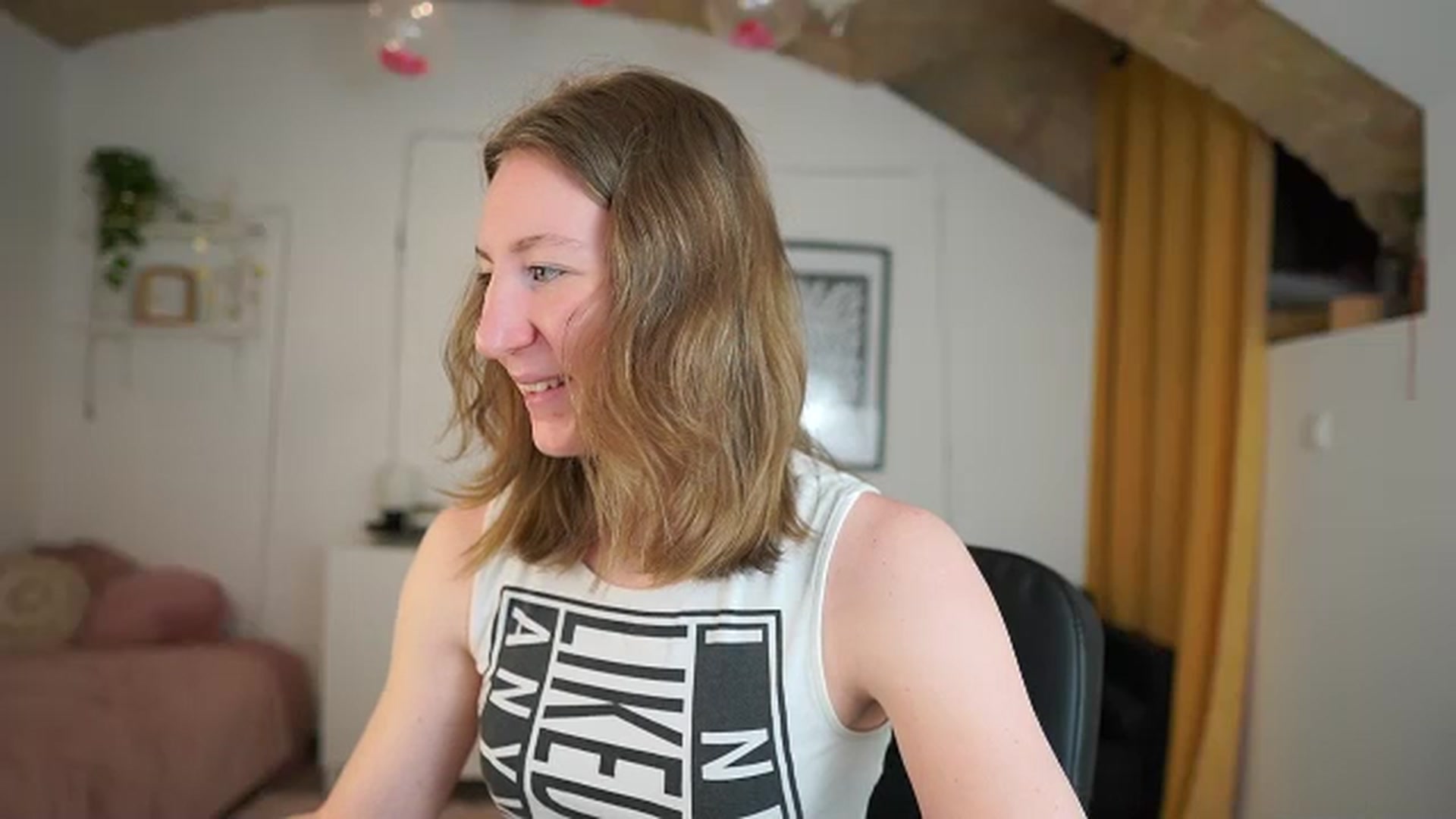 Gallery image thumbnail from Samantha_Snt's myfreecams stream on, 03/18/2024, 12:07 image 6 of 20