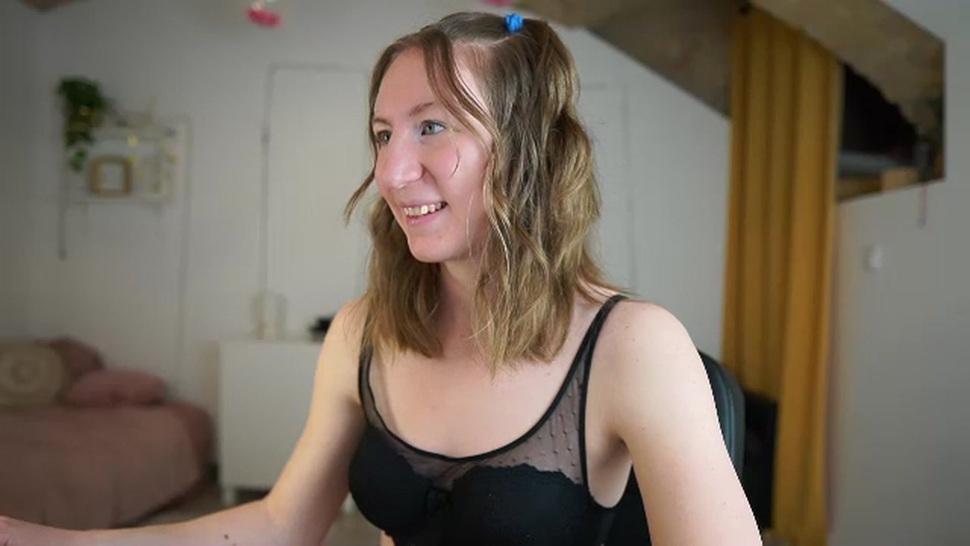 Gallery image thumbnail from Samantha_Snt's myfreecams stream on, 03/23/2024, 10:34 image 18 of 20
