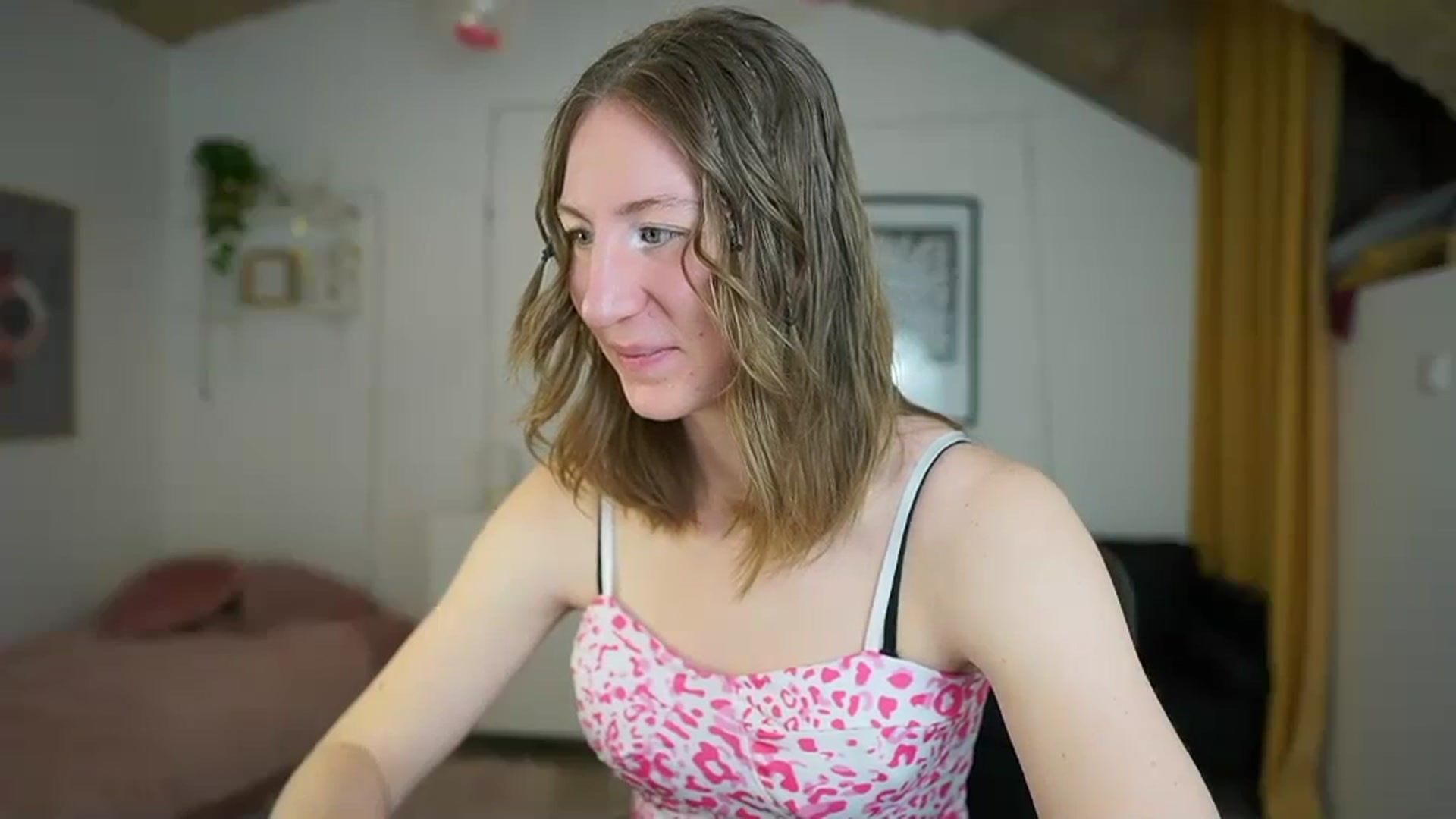 Gallery image thumbnail from Samantha_Snt's myfreecams stream on, 03/27/2024, 10:38 image 5 of 20