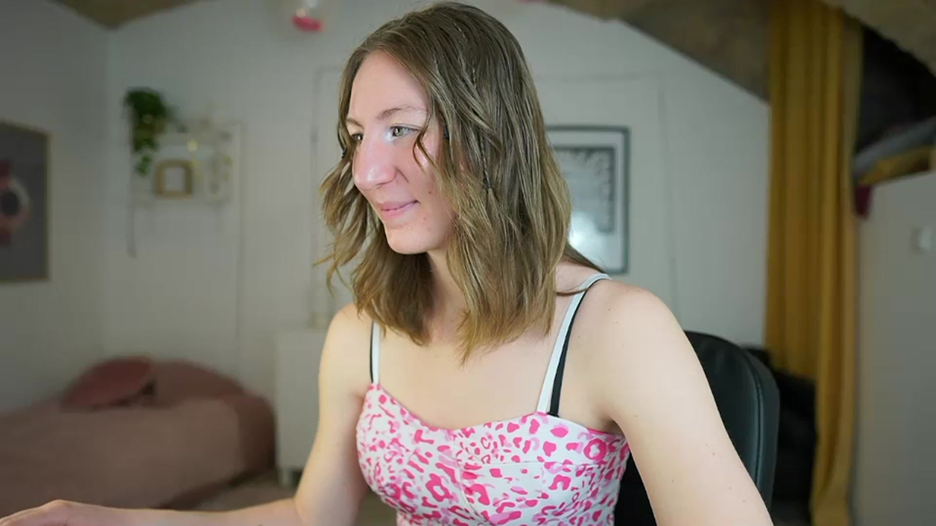 Gallery image thumbnail from Samantha_Snt's myfreecams stream on, 03/27/2024, 10:38 image 13 of 20