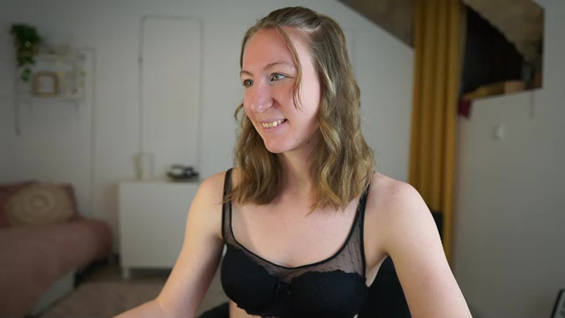 Gallery image thumbnail from Samantha_Snt's myfreecams stream on, 04/04/2024, 12:50 image 10 of 20