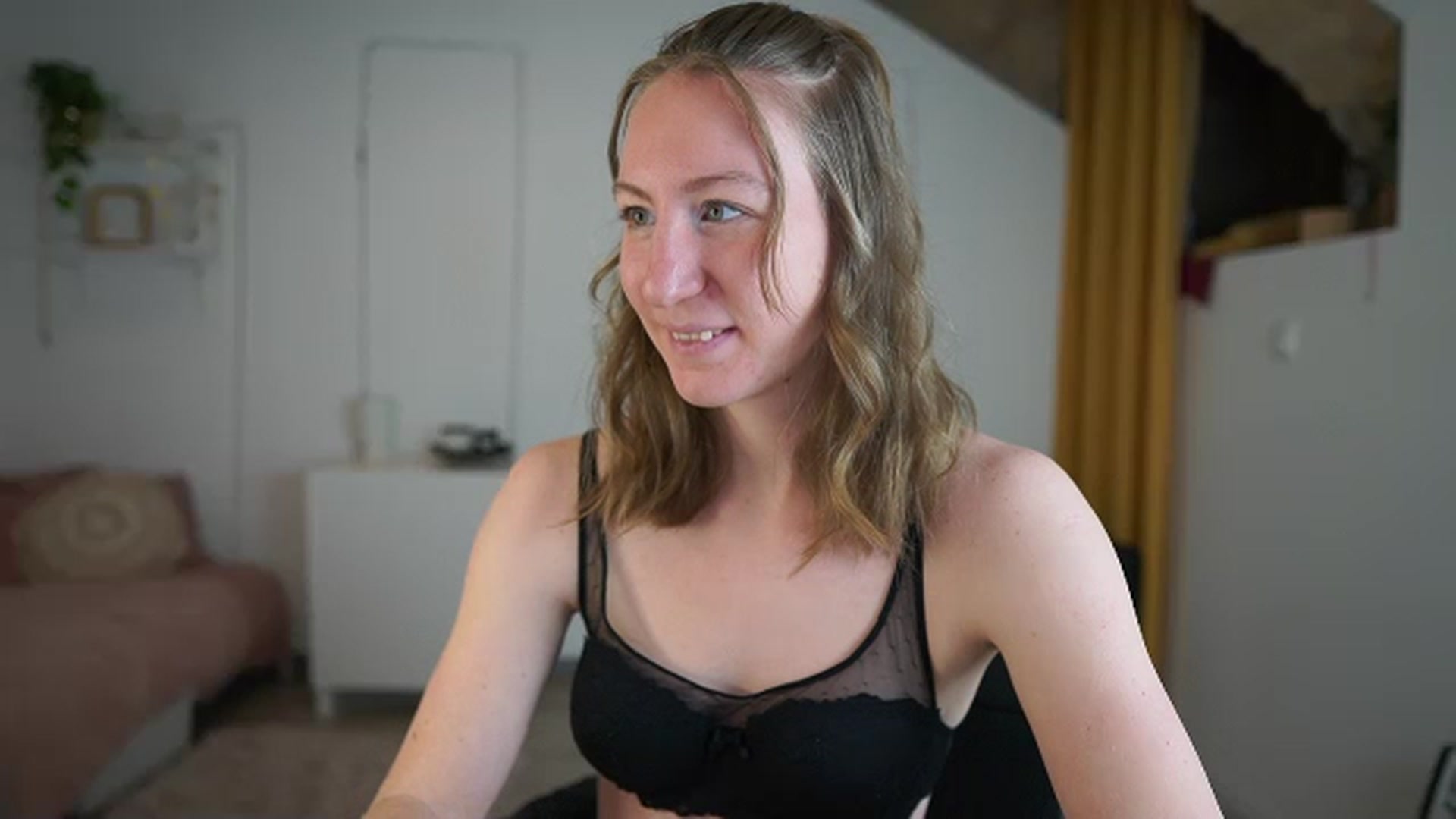 Gallery image thumbnail from Samantha_Snt's myfreecams stream on, 04/04/2024, 12:50 image 9 of 20