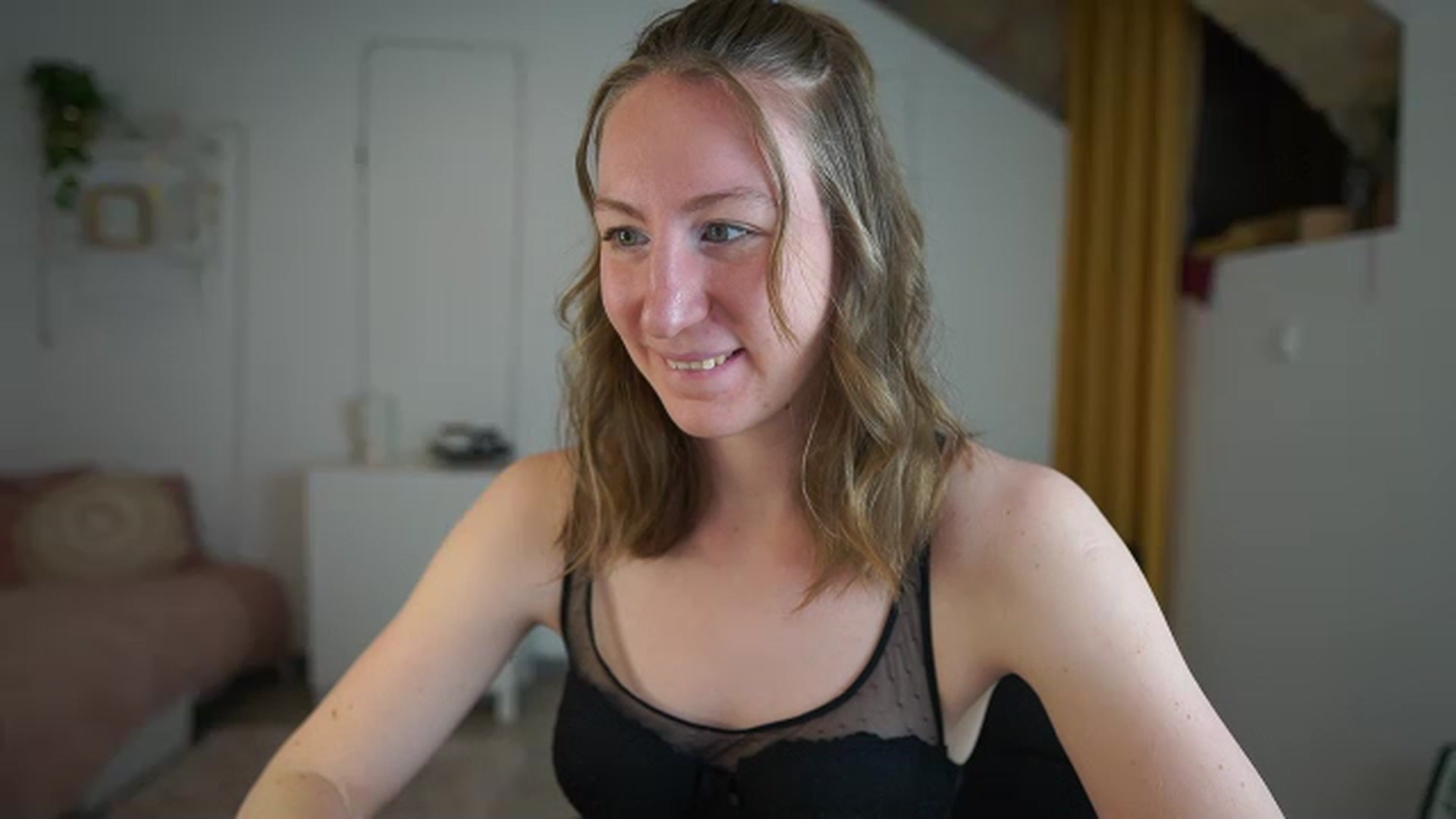 Gallery image thumbnail from Samantha_Snt's myfreecams stream on, 04/04/2024, 12:50 image 1 of 20