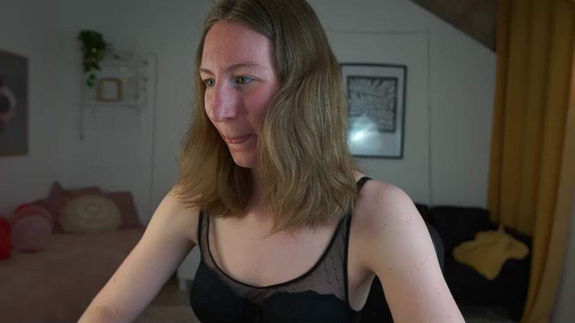 Gallery image thumbnail from Samantha_Snt's myfreecams stream on, 04/07/2024, 12:52 image 3 of 20