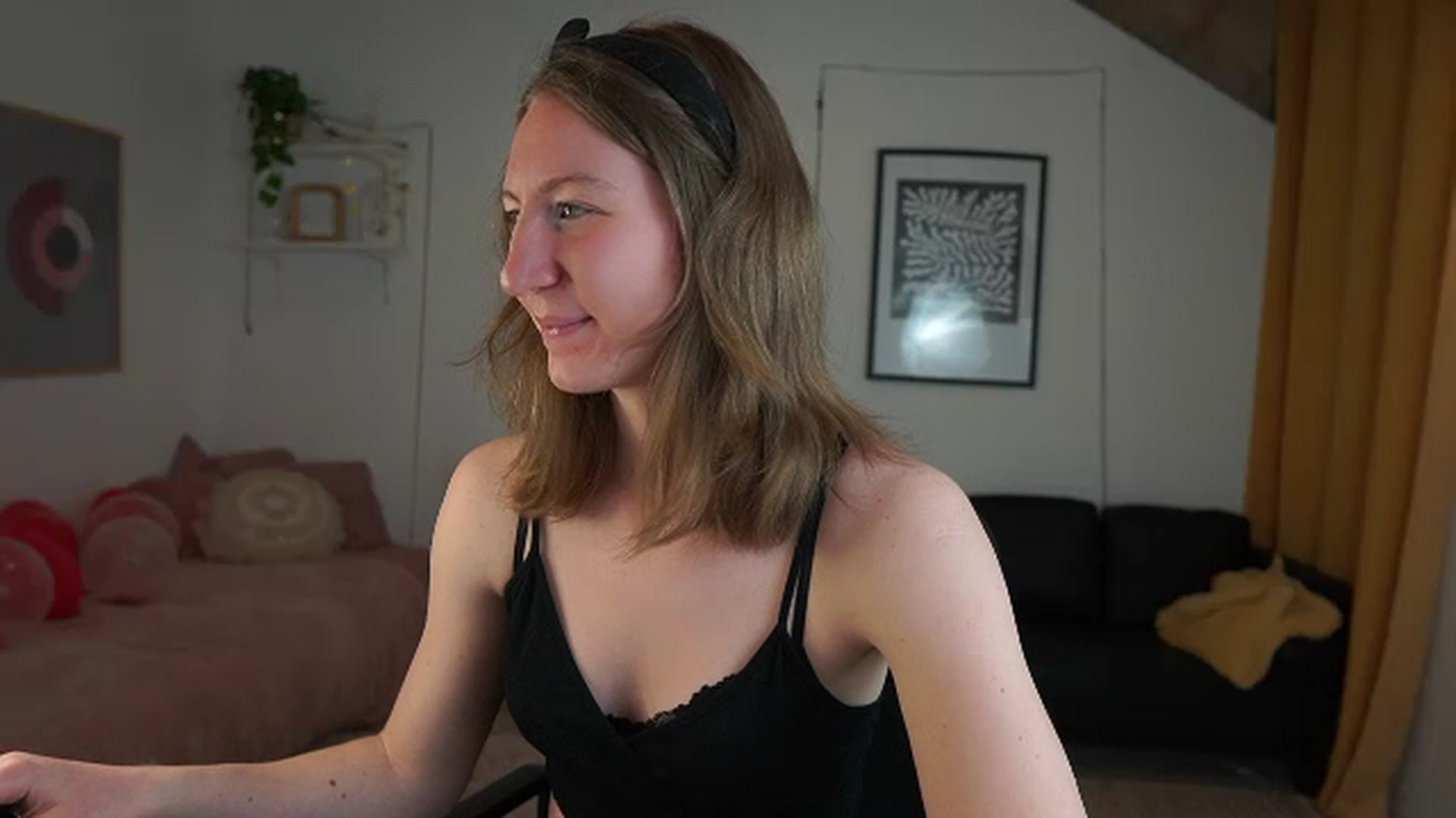 Gallery image thumbnail from Samantha_Snt's myfreecams stream on, 04/08/2024, 11:22 image 10 of 20