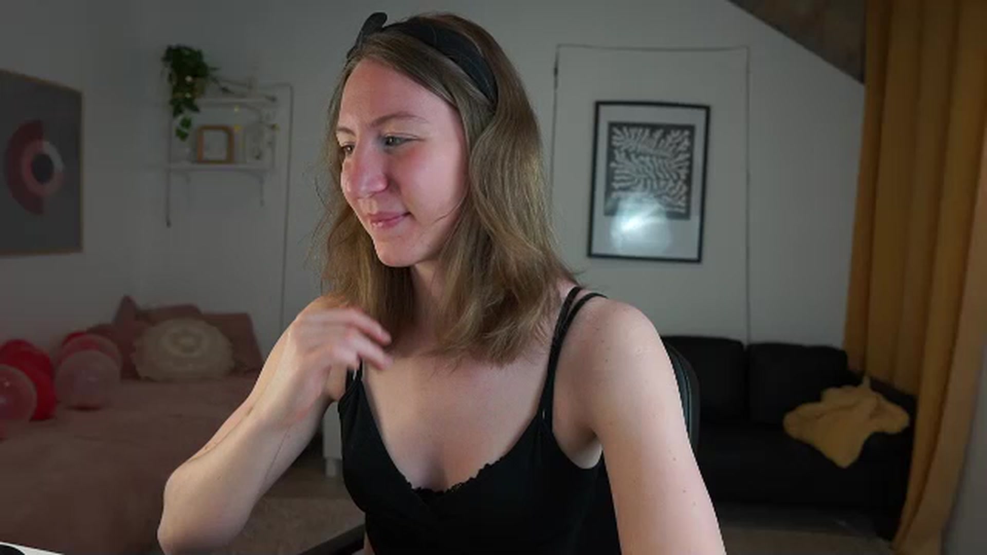 Gallery image thumbnail from Samantha_Snt's myfreecams stream on, 04/08/2024, 11:22 image 1 of 20