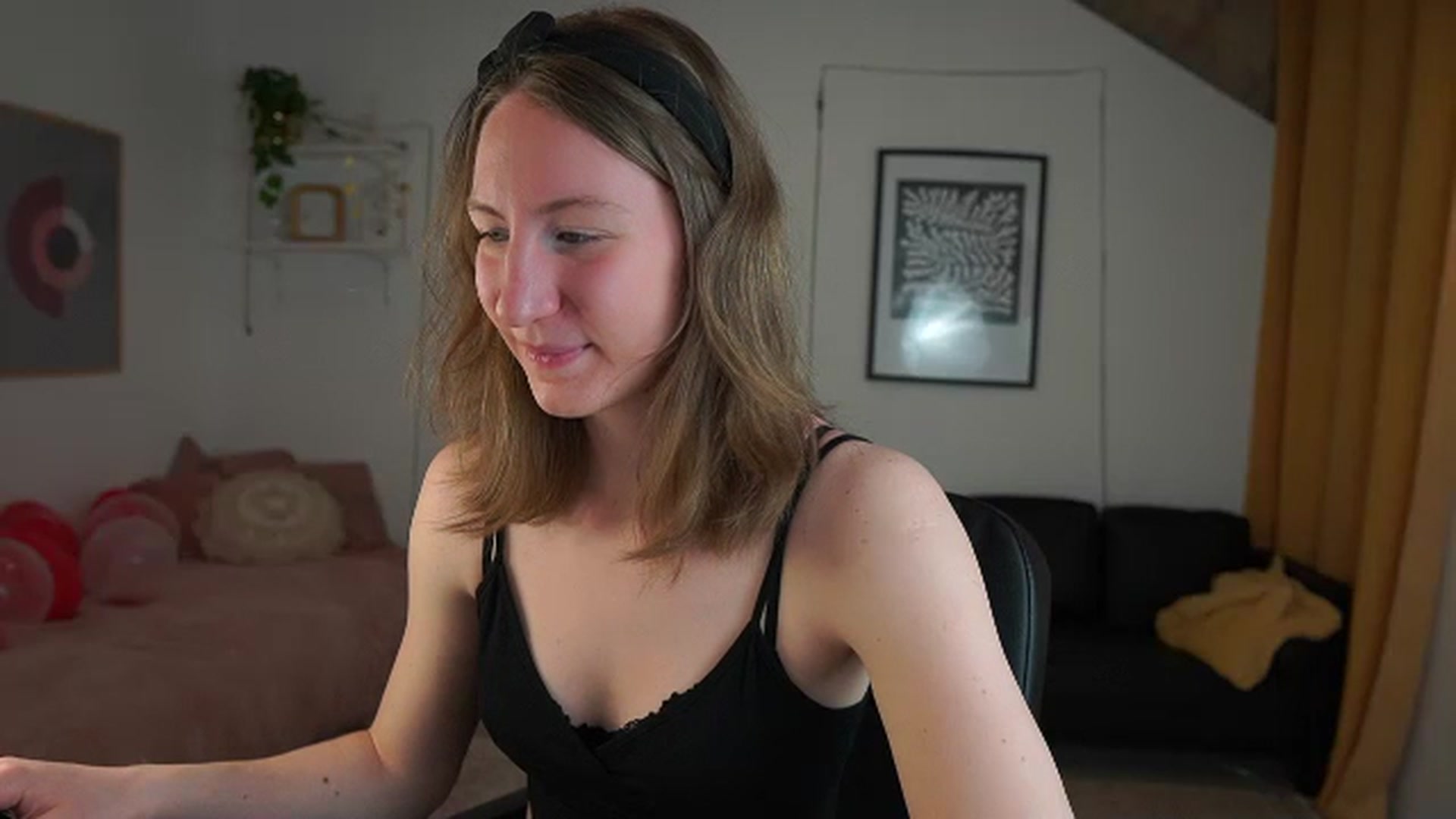 Gallery image thumbnail from Samantha_Snt's myfreecams stream on, 04/08/2024, 11:22 image 2 of 20