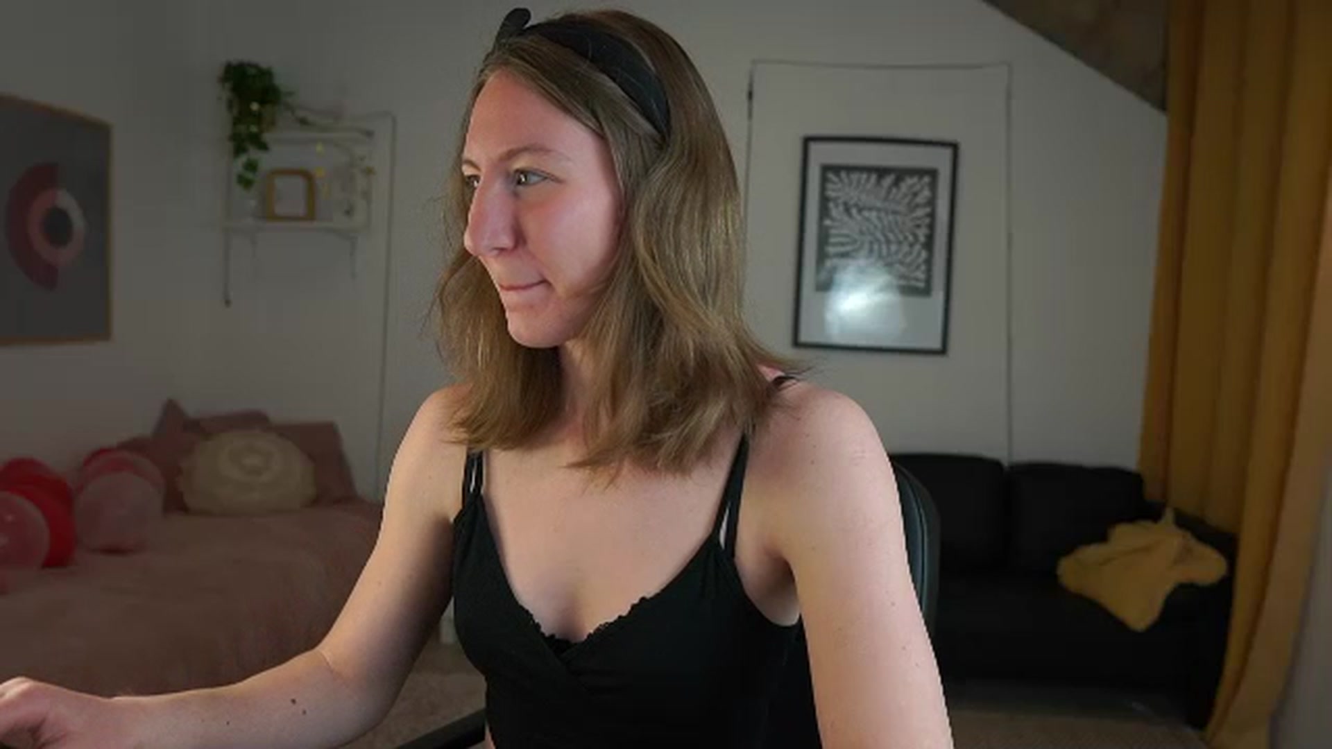 Gallery image thumbnail from Samantha_Snt's myfreecams stream on, 04/08/2024, 11:22 image 6 of 20
