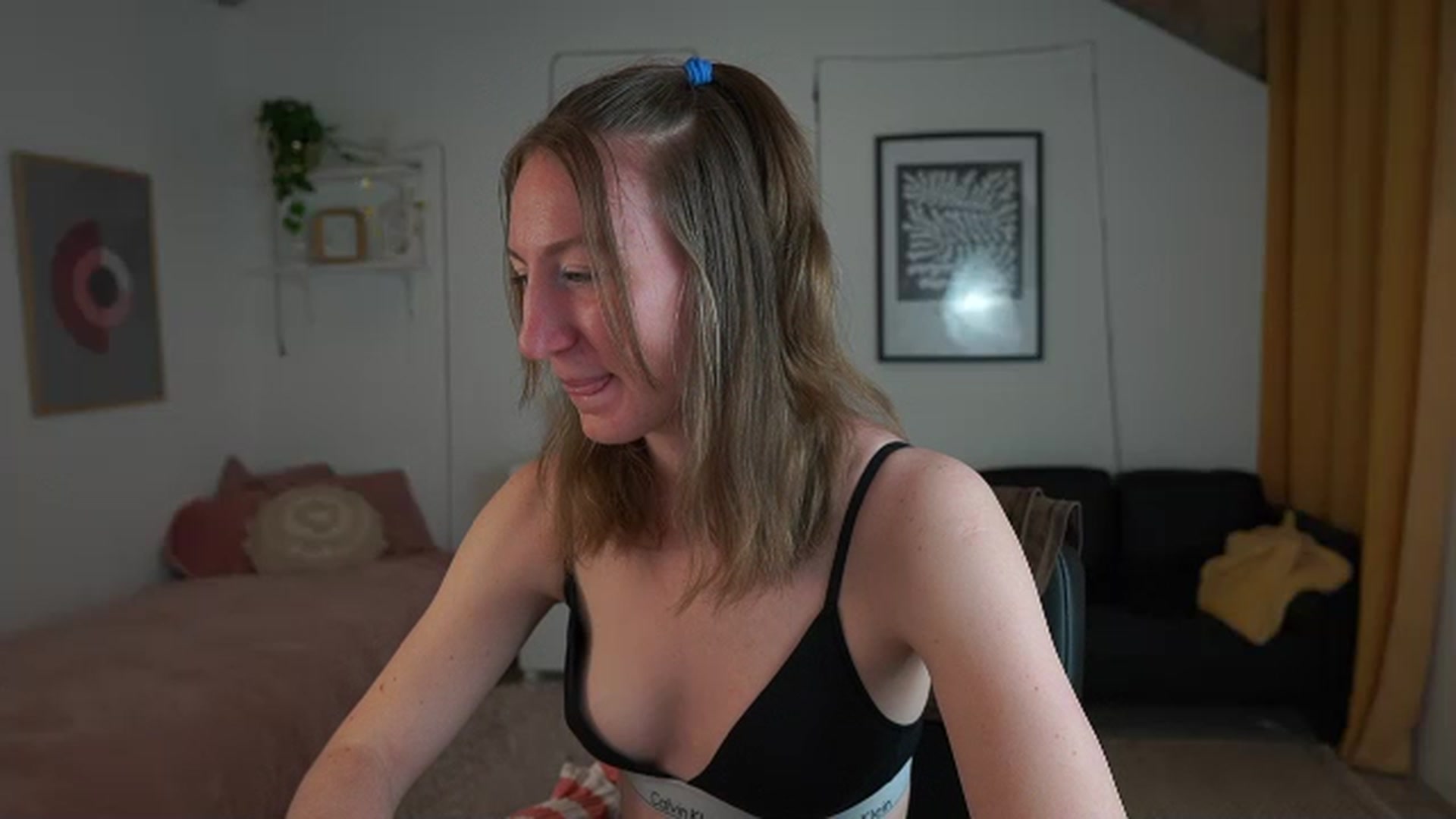 Gallery image thumbnail from Samantha_Snt's myfreecams stream on, 04/10/2024, 10:04 image 9 of 20