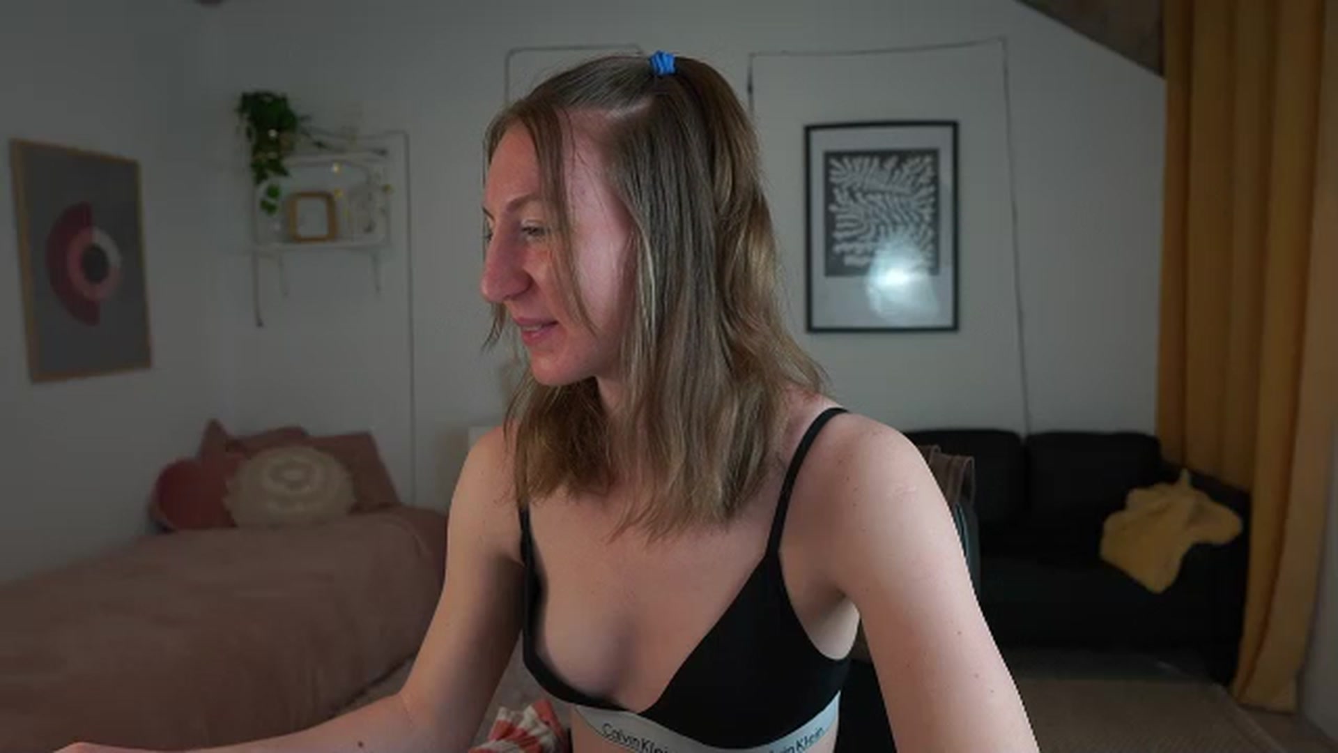Gallery image thumbnail from Samantha_Snt's myfreecams stream on, 04/10/2024, 10:04 image 2 of 20