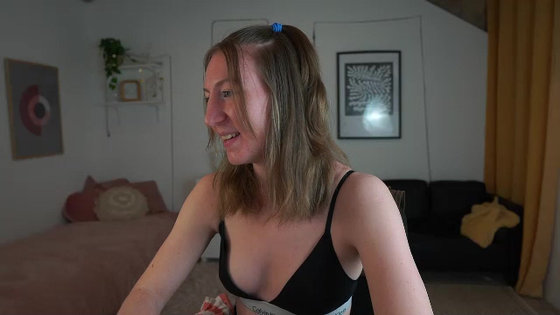 Gallery image thumbnail from Samantha_Snt's myfreecams stream on, 04/10/2024, 10:04 image 13 of 20