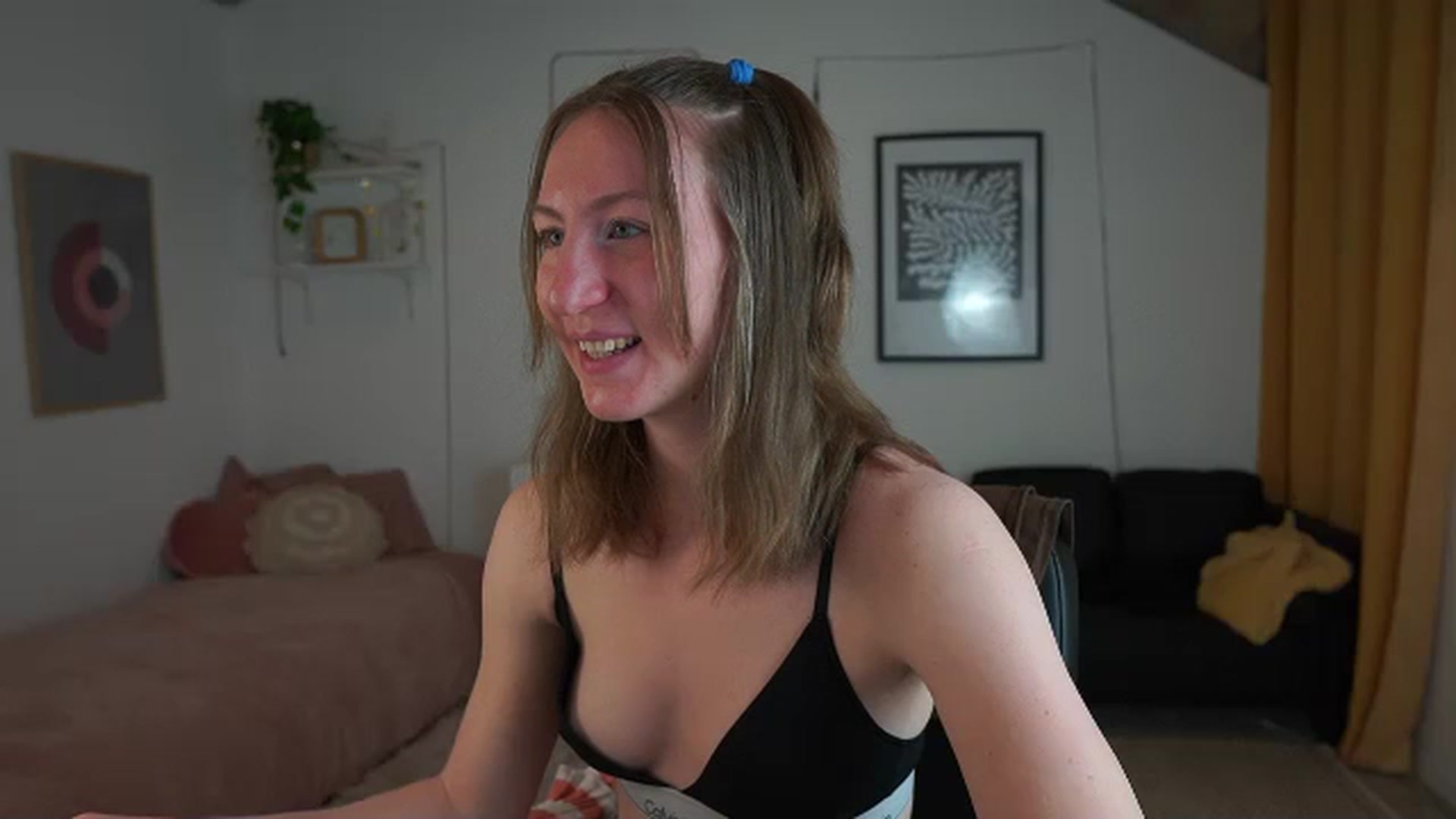 Gallery image thumbnail from Samantha_Snt's myfreecams stream on, 04/10/2024, 10:04 image 19 of 20