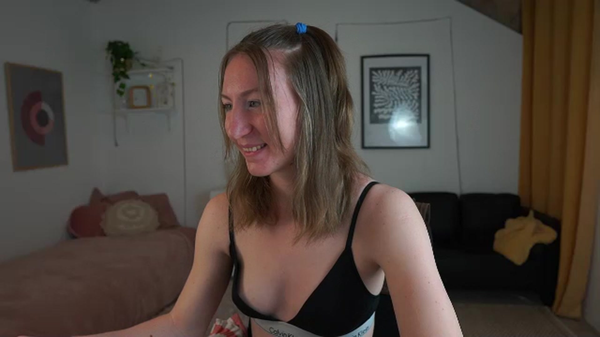 Gallery image thumbnail from Samantha_Snt's myfreecams stream on, 04/10/2024, 10:04 image 14 of 20