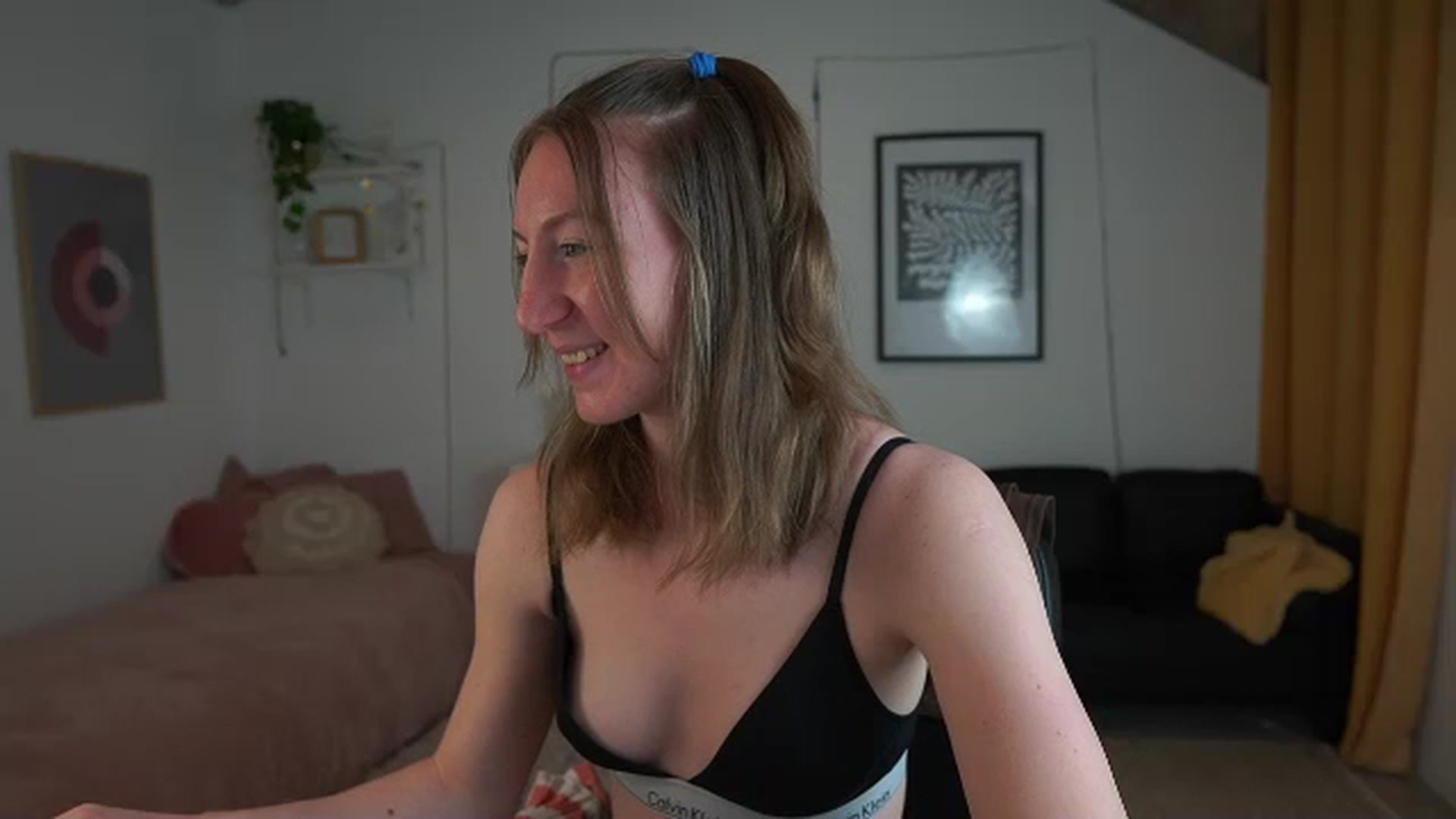Gallery image thumbnail from Samantha_Snt's myfreecams stream on, 04/10/2024, 10:04 image 4 of 20
