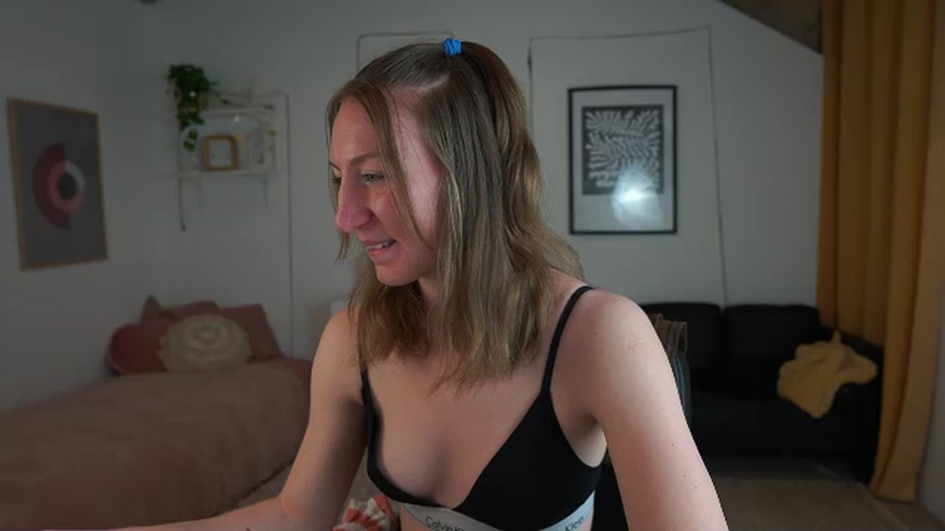 Gallery image thumbnail from Samantha_Snt's myfreecams stream on, 04/10/2024, 10:04 image 16 of 20