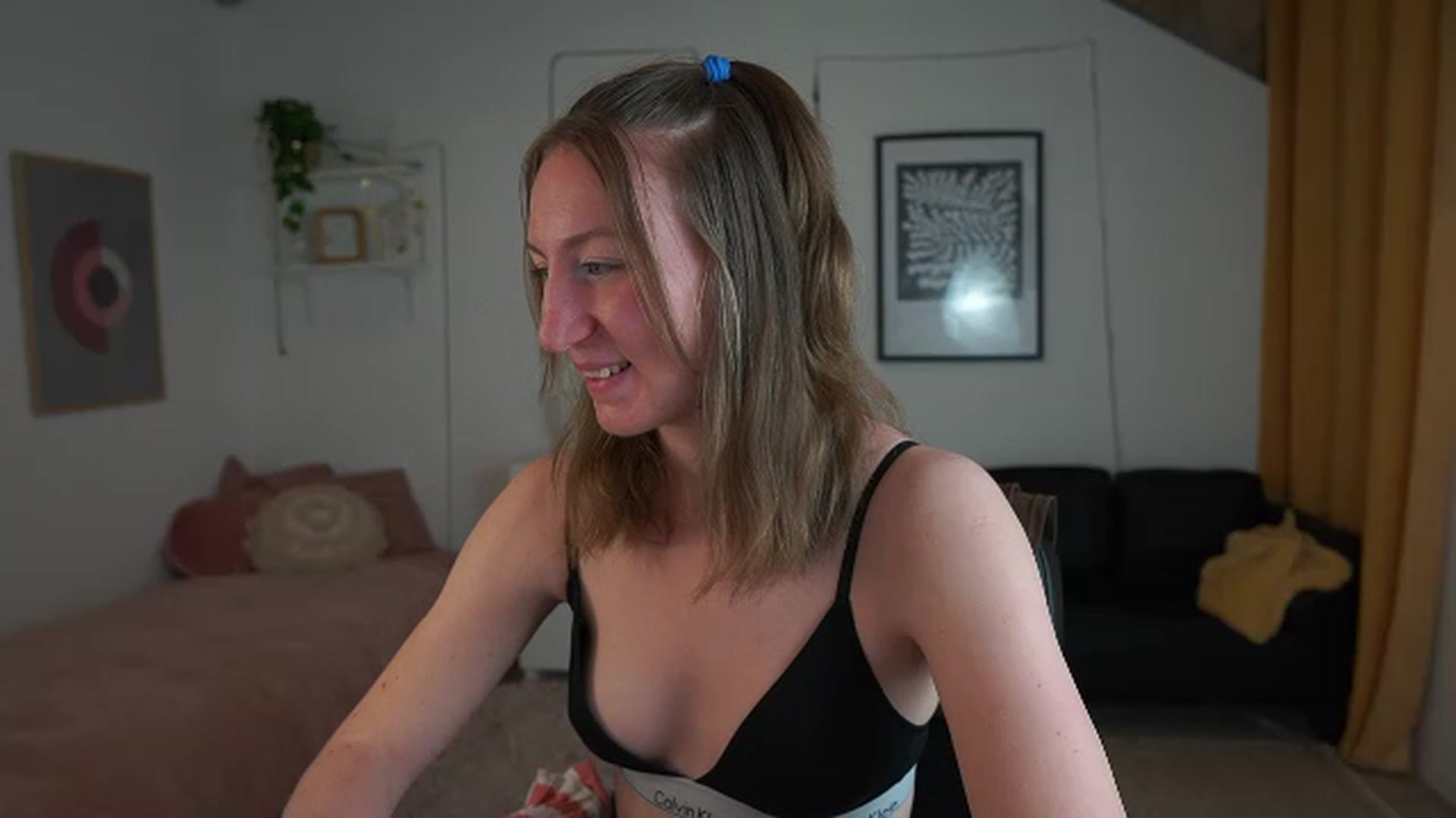 Gallery image thumbnail from Samantha_Snt's myfreecams stream on, 04/10/2024, 10:04 image 15 of 20