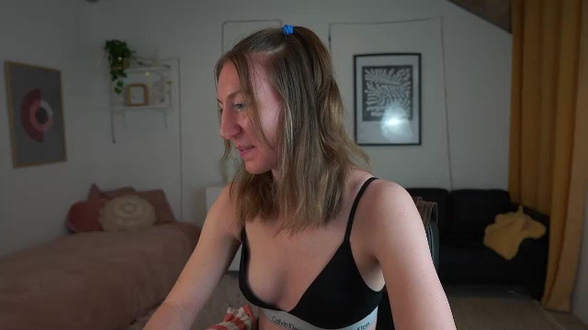 Gallery image thumbnail from Samantha_Snt's myfreecams stream on, 04/10/2024, 10:04 image 8 of 20