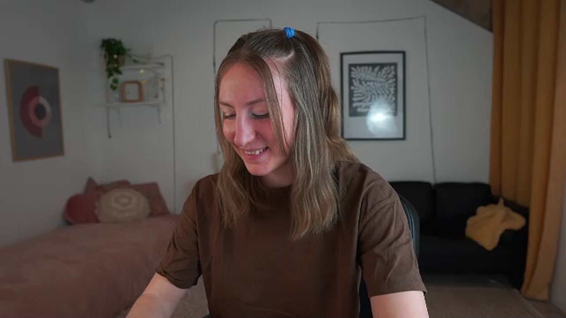 Gallery image thumbnail from Samantha_Snt's myfreecams stream on, 04/10/2024, 12:18 image 9 of 20