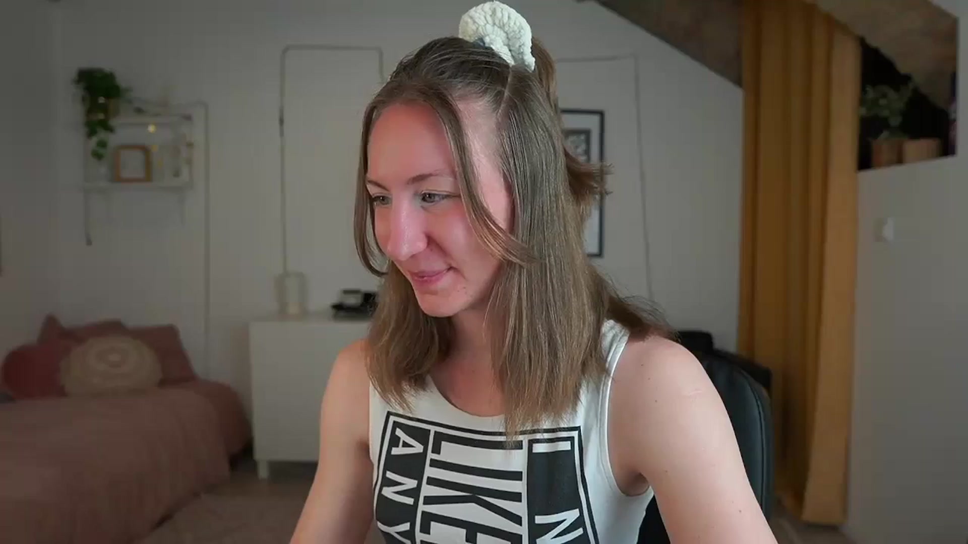 Gallery image thumbnail from Samantha_Snt's myfreecams stream on, 04/14/2024, 10:59 image 7 of 20