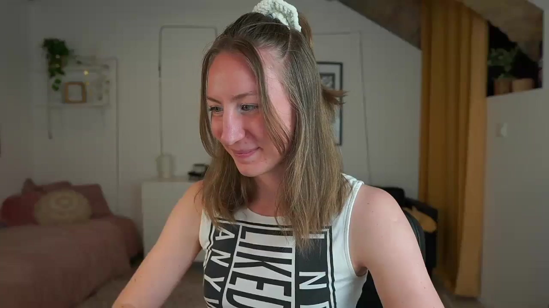 Gallery image thumbnail from Samantha_Snt's myfreecams stream on, 04/14/2024, 12:18 image 4 of 20