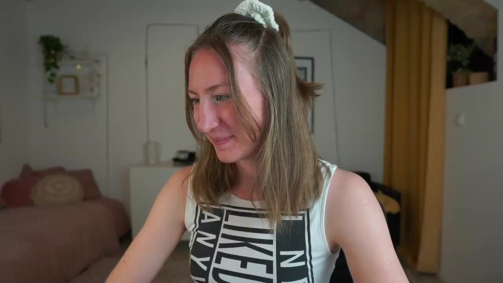 Gallery image thumbnail from Samantha_Snt's myfreecams stream on, 04/14/2024, 12:18 image 5 of 20