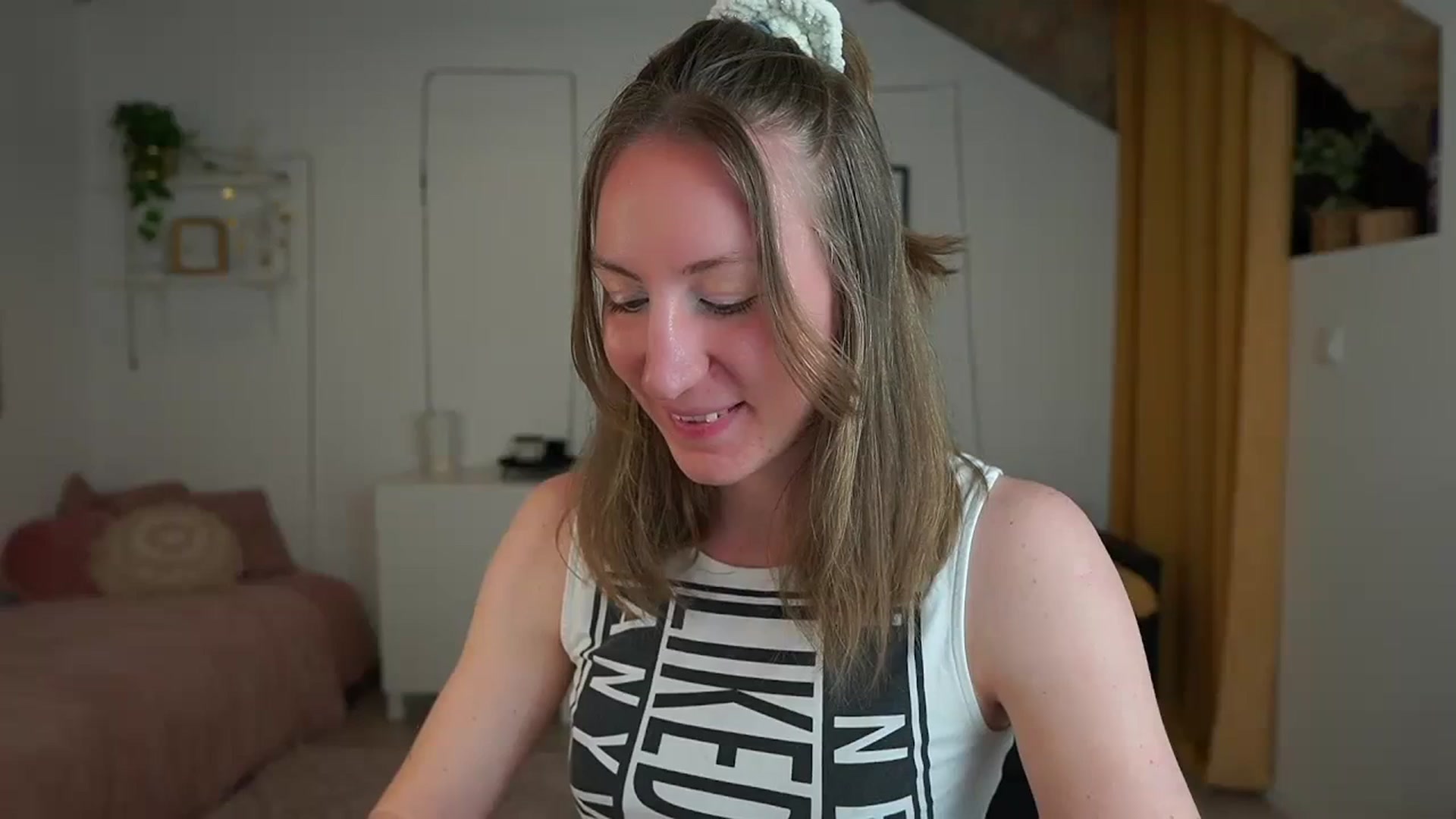 Gallery image thumbnail from Samantha_Snt's myfreecams stream on, 04/14/2024, 12:18 image 6 of 20